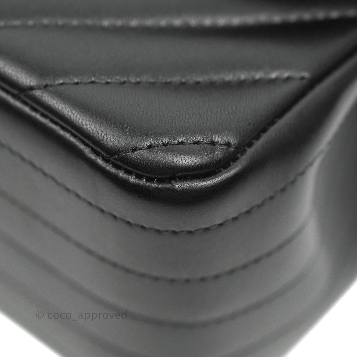 Chanel Jumbo Chevron Double Flap Black Lambskin Gold Hardware⁣⁣