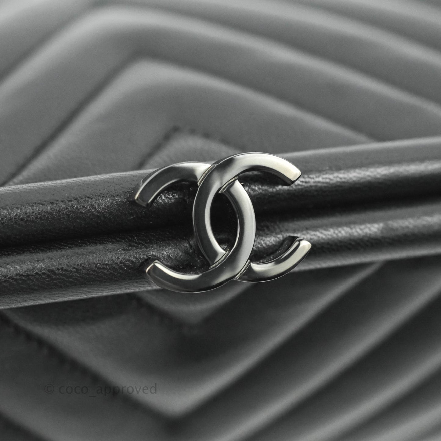 Chanel Chevron Timeless Kisslock Clutch So Black Lambskin 15S