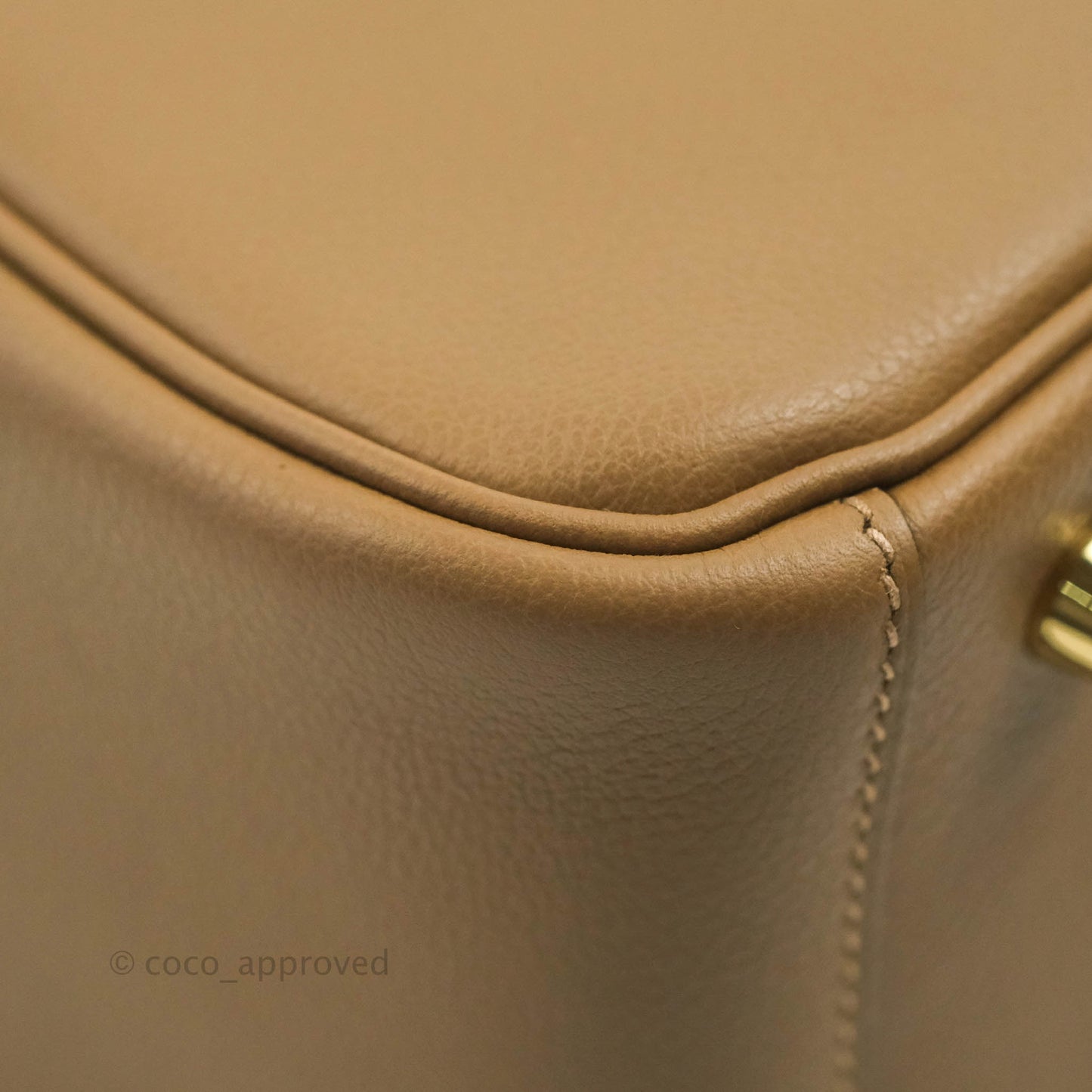 Hermès Lindy 26 Evercolor Beige De Weimar Gold Hardware with Twilly