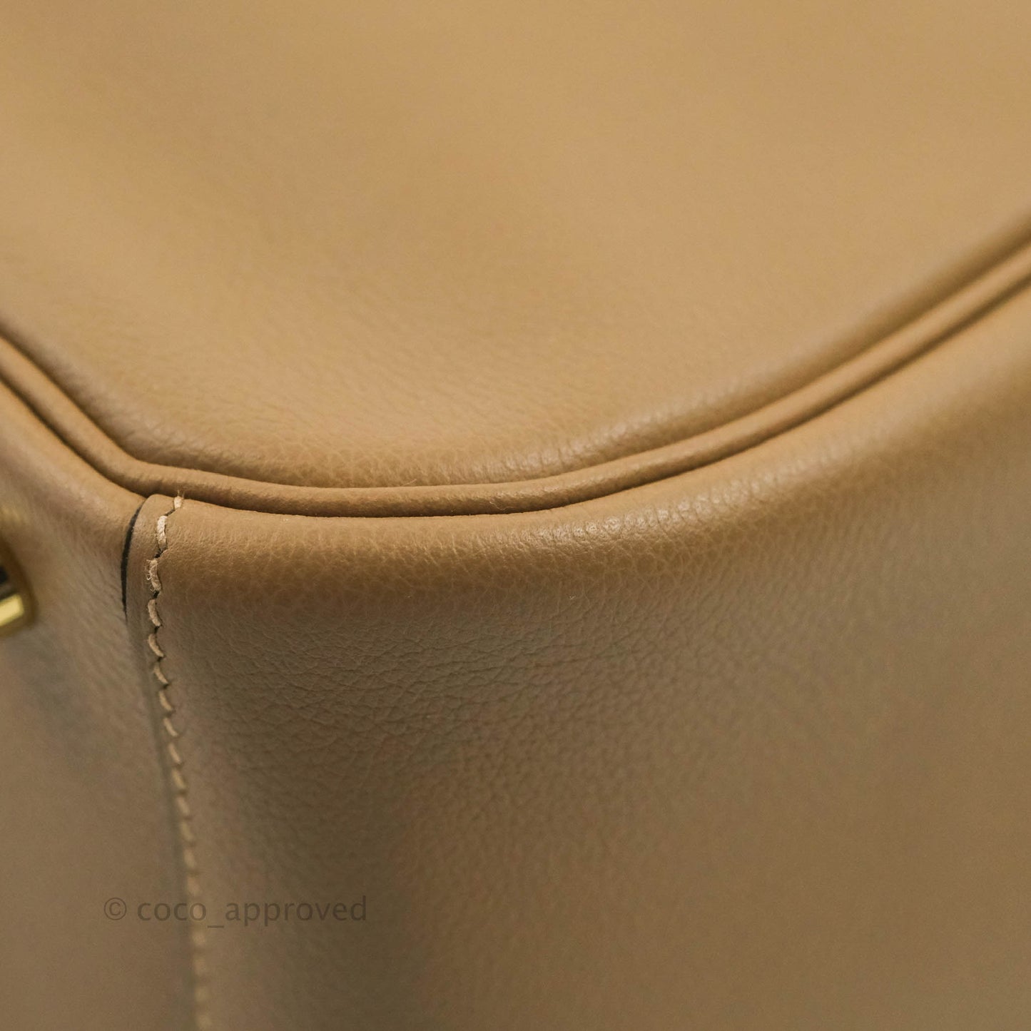 Hermès Lindy 26 Evercolor Beige De Weimar Gold Hardware with Twilly