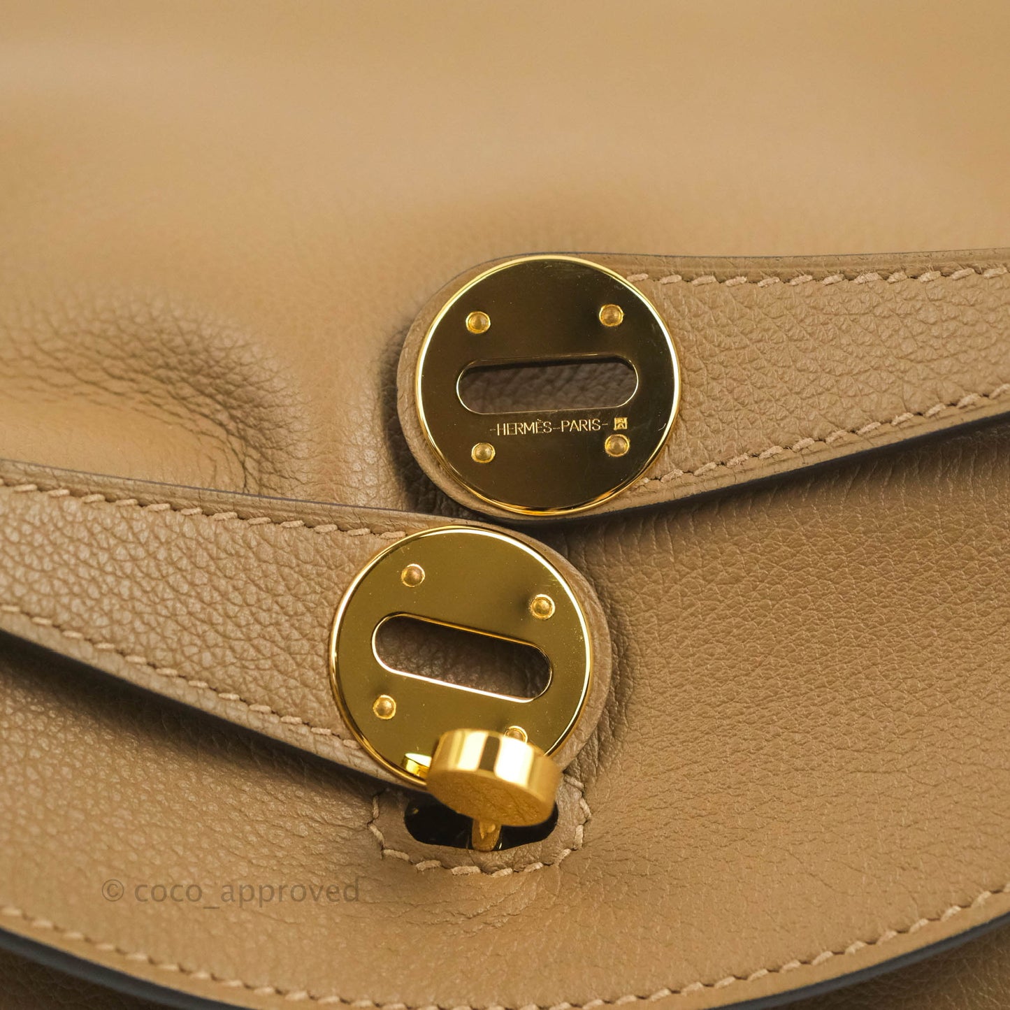 Hermès Lindy 26 Evercolor Beige De Weimar Gold Hardware with Twilly