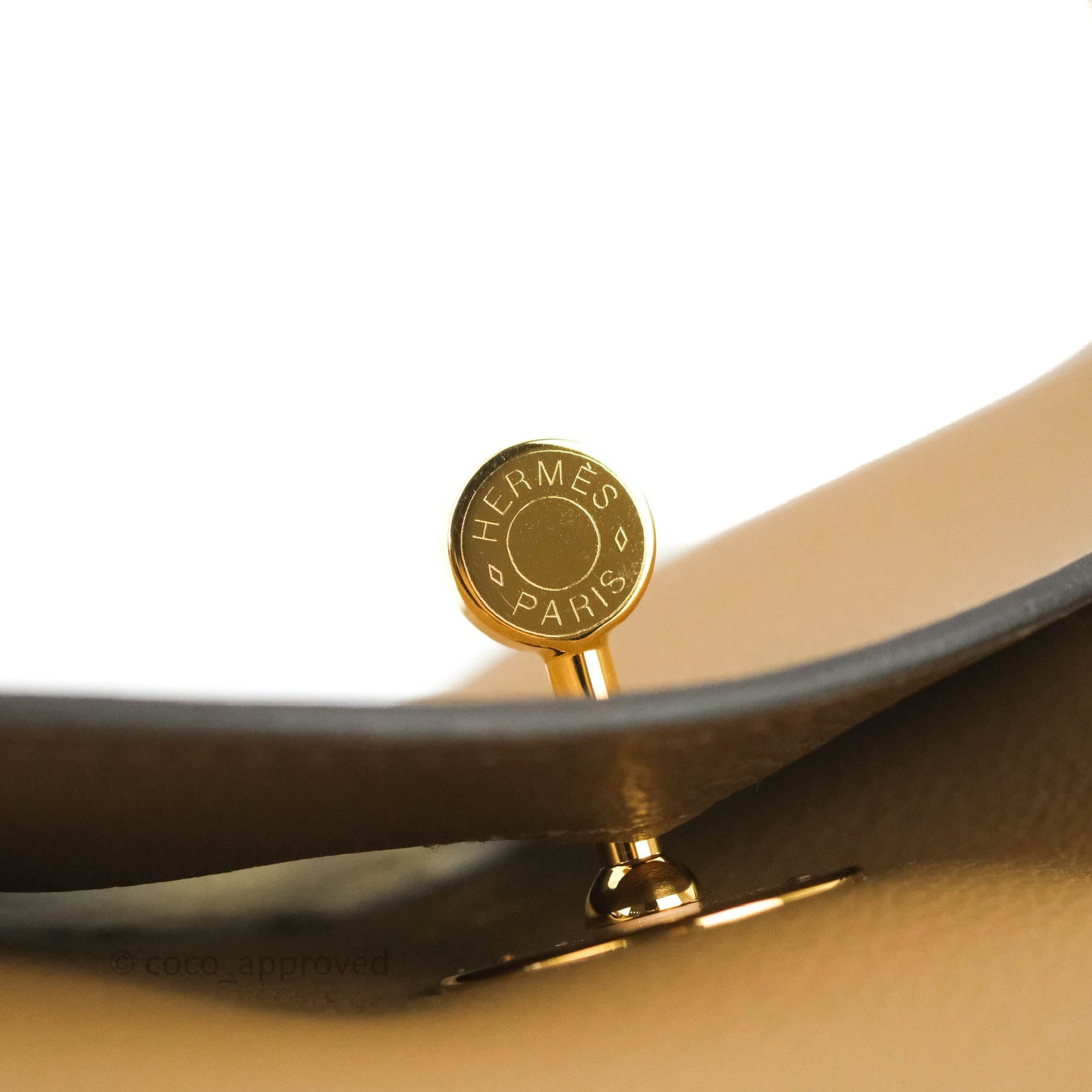 Hermès Lindy 26 Evercolor Beige De Weimar Gold Hardware with Twilly