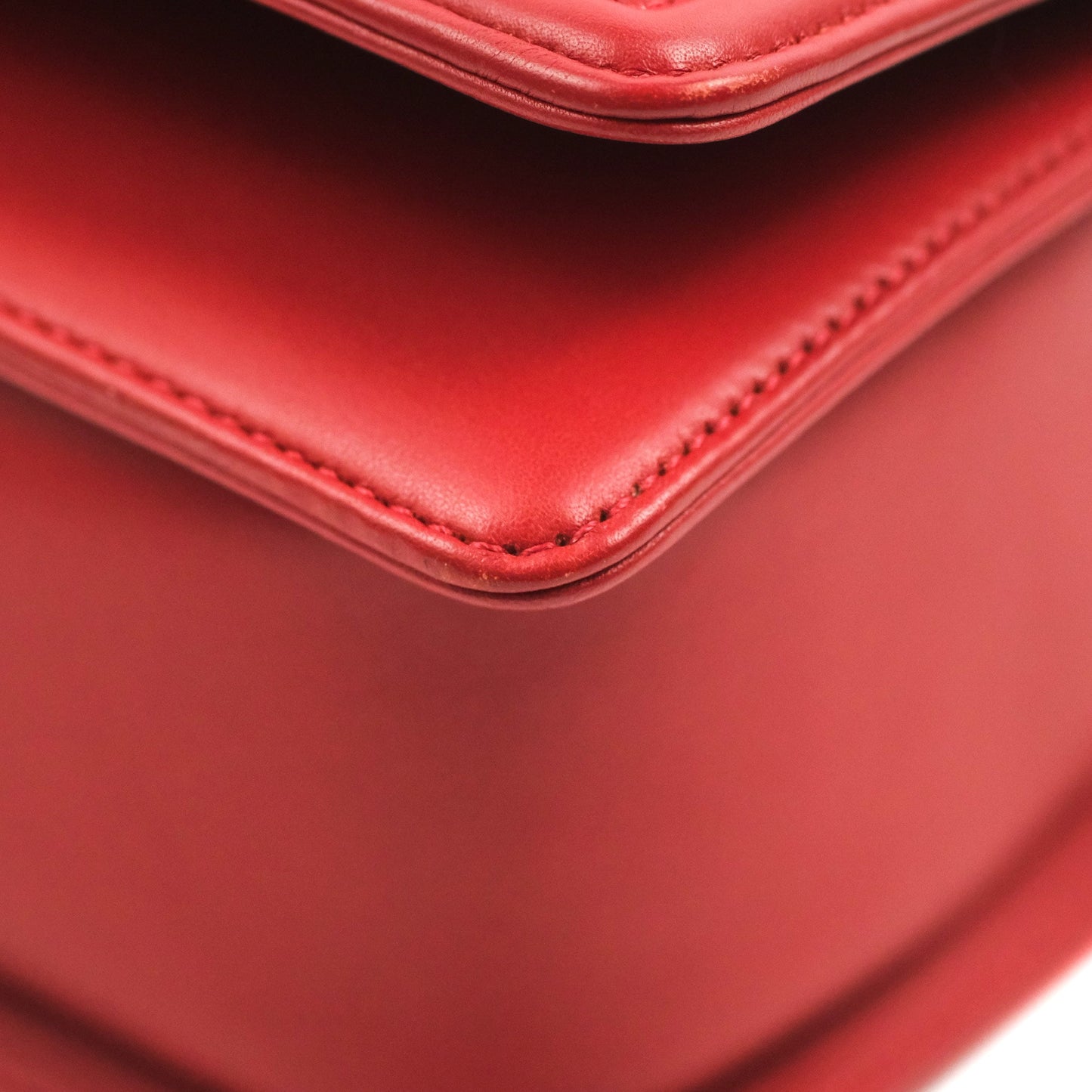 Chanel Medium Boy Chevron Red Calfskin Ruthenium Hardware