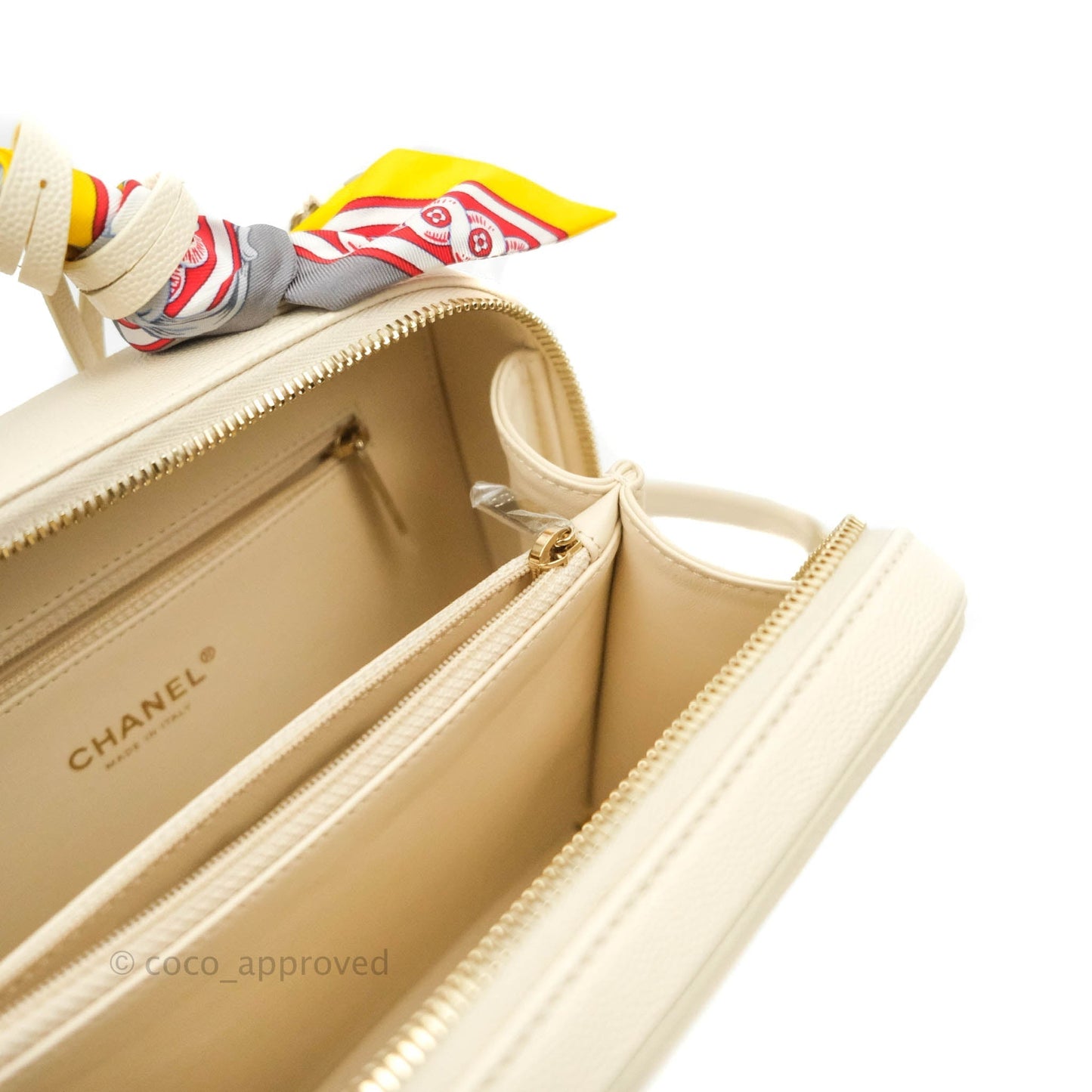 Chanel Quilted Medium CC Filigree Vanity Case Ivory Caviar Gold Hardware