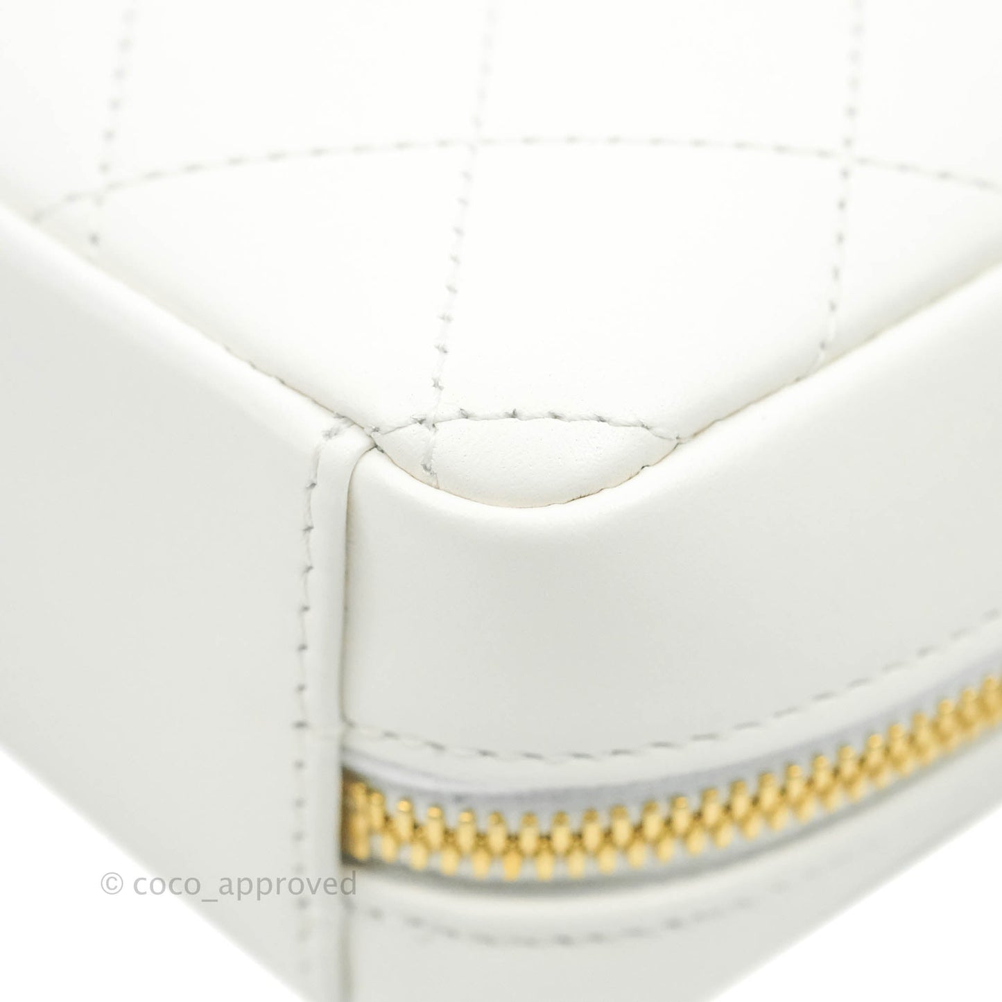 Chanel Circular Handle Zip Around Vanity Case White Calfskin Gold Hardware 20S