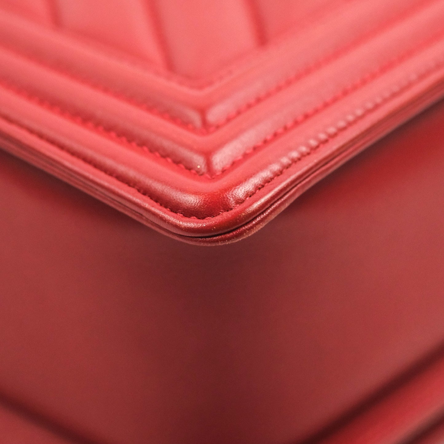 Chanel Medium Boy Chevron Red Calfskin Ruthenium Hardware