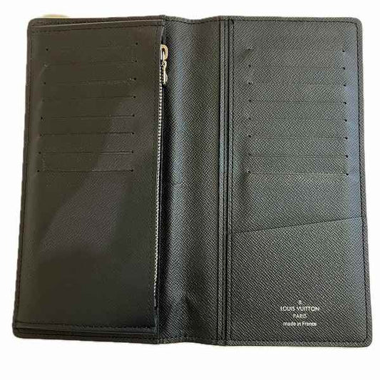 Louis Vuitton Taiga Portefeuille Plaza Wallet