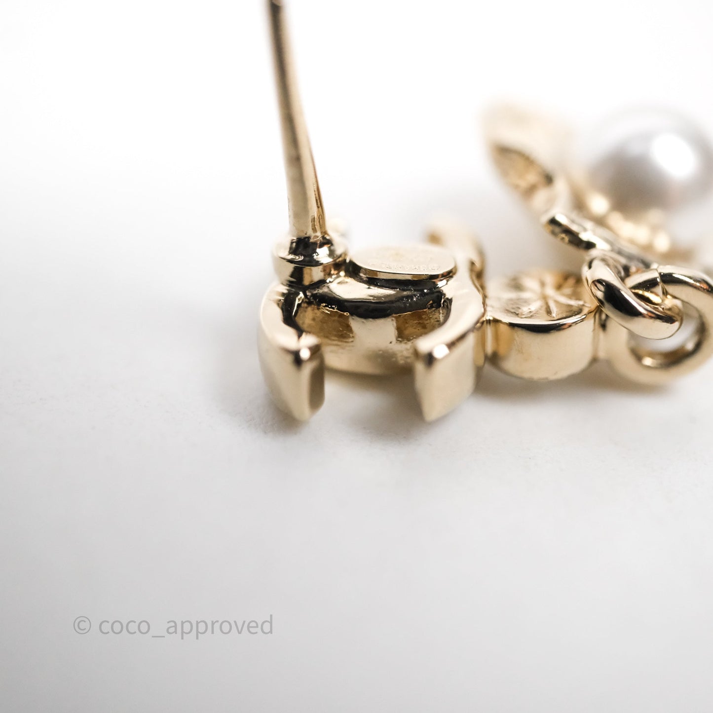 Chanel CC Crystals Shell Fish Drop Earrings Gold Tone 25C