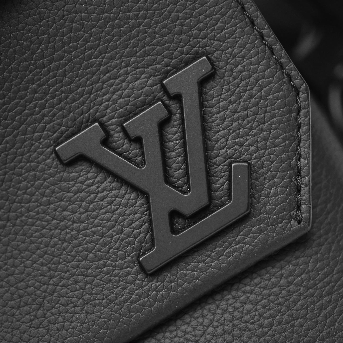 Louis Vuitton Fastline Messenger Black