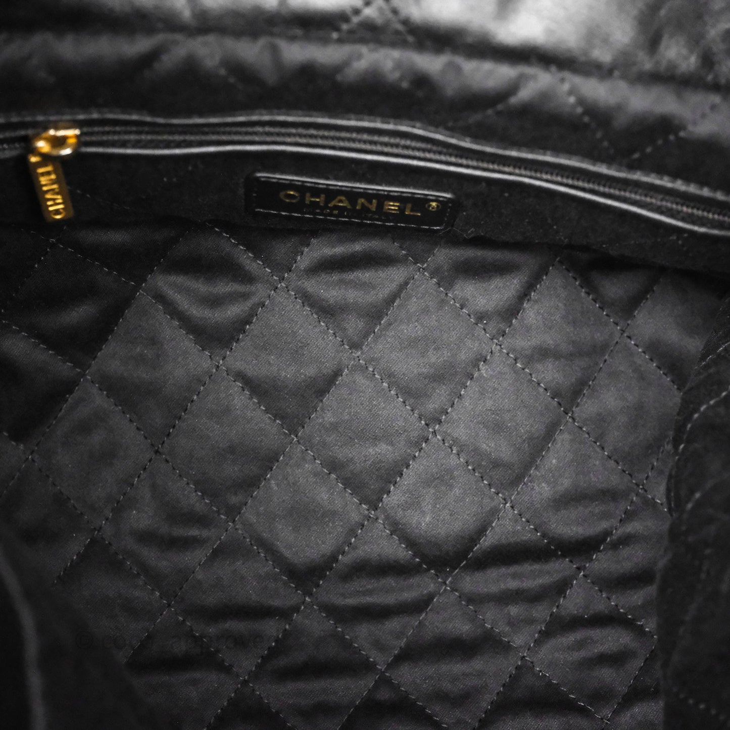 Chanel 22 Bag Medium Black Crumpled Calfskin Aged Gold Hardware