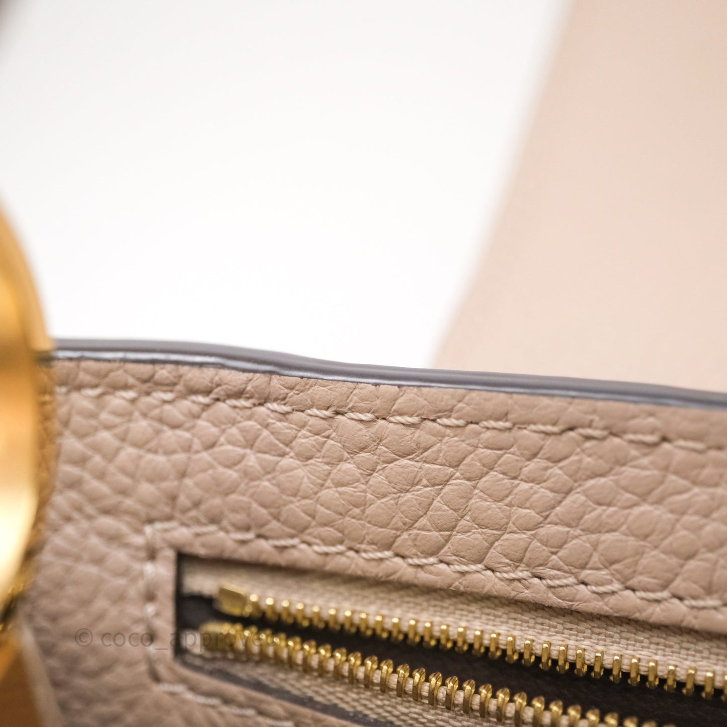 Louis Vuitton Taurillon Capucines BB Galet