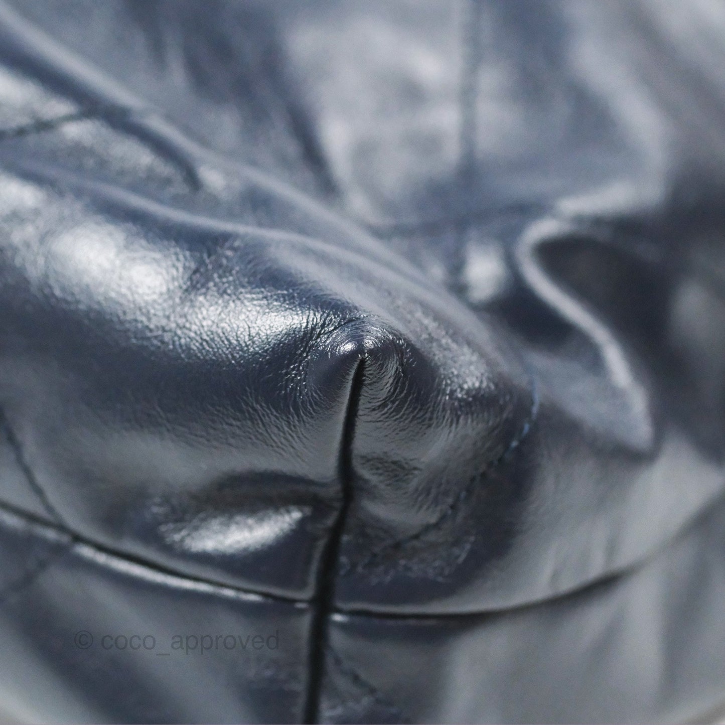 Chanel 22 Medium Navy Shiny Calfskin Aged Gold Hardware