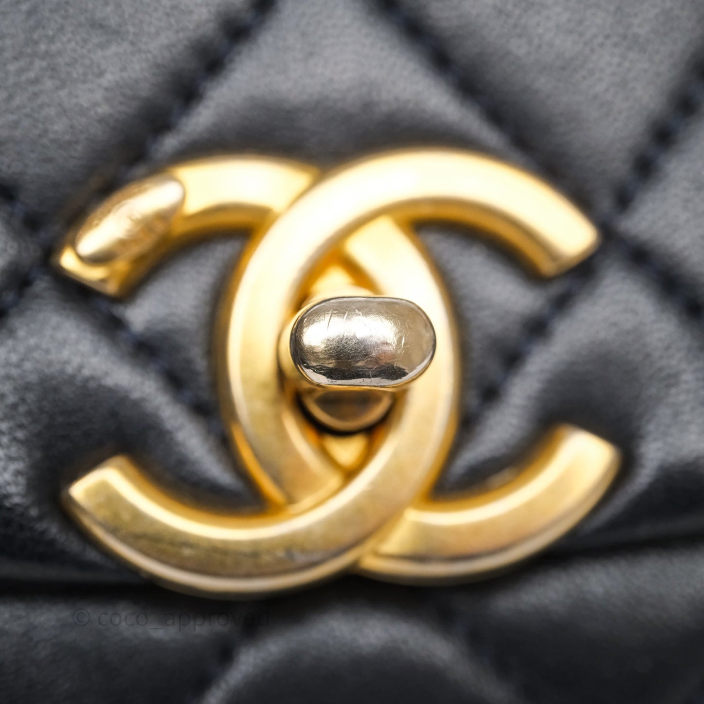 Chanel Quilted Entwined Chain Bag Navy Lambskin Aged Gold Hardware 21P