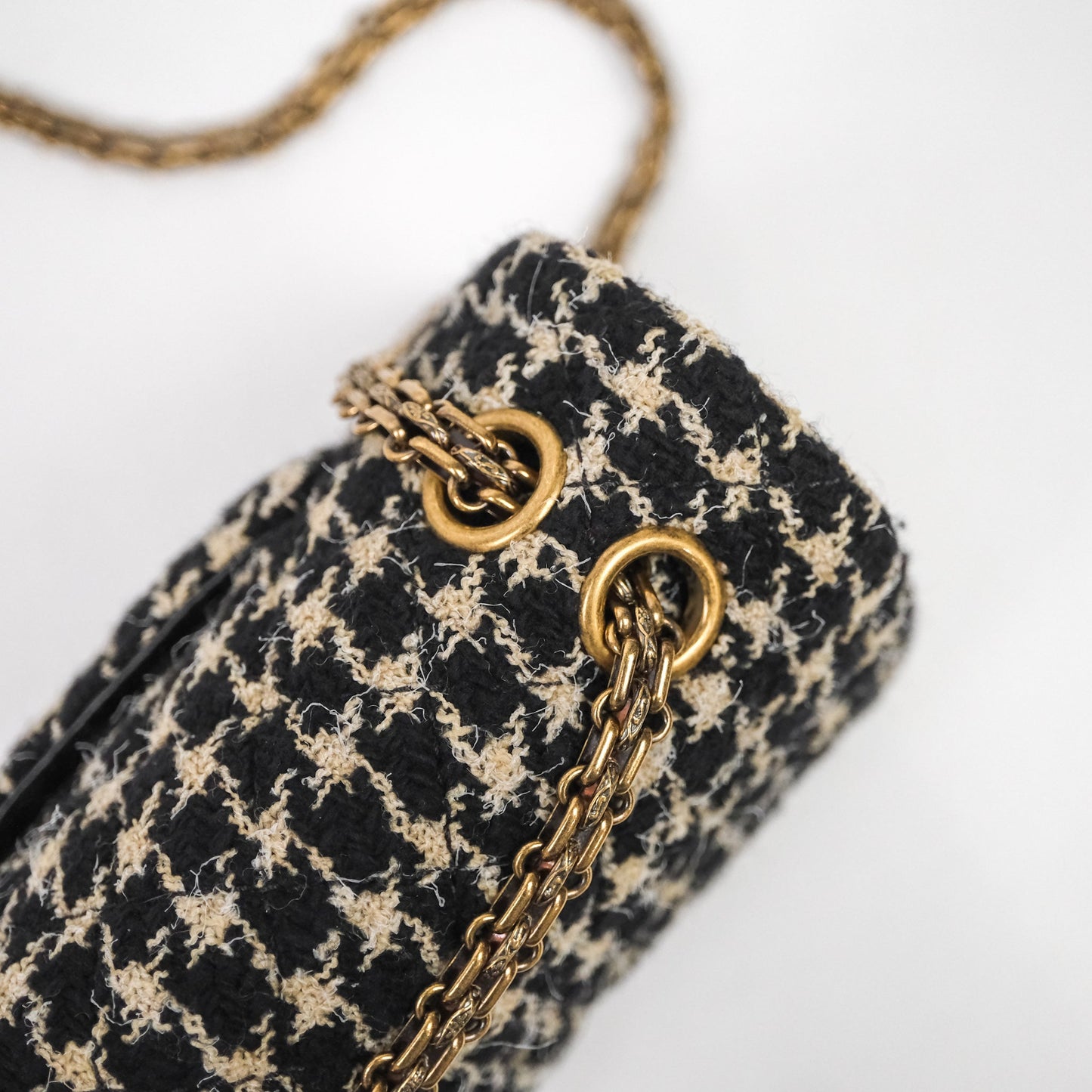 Chanel Reissue 225 Black Beige Houndstooth Tweed Antique Gold Hardware