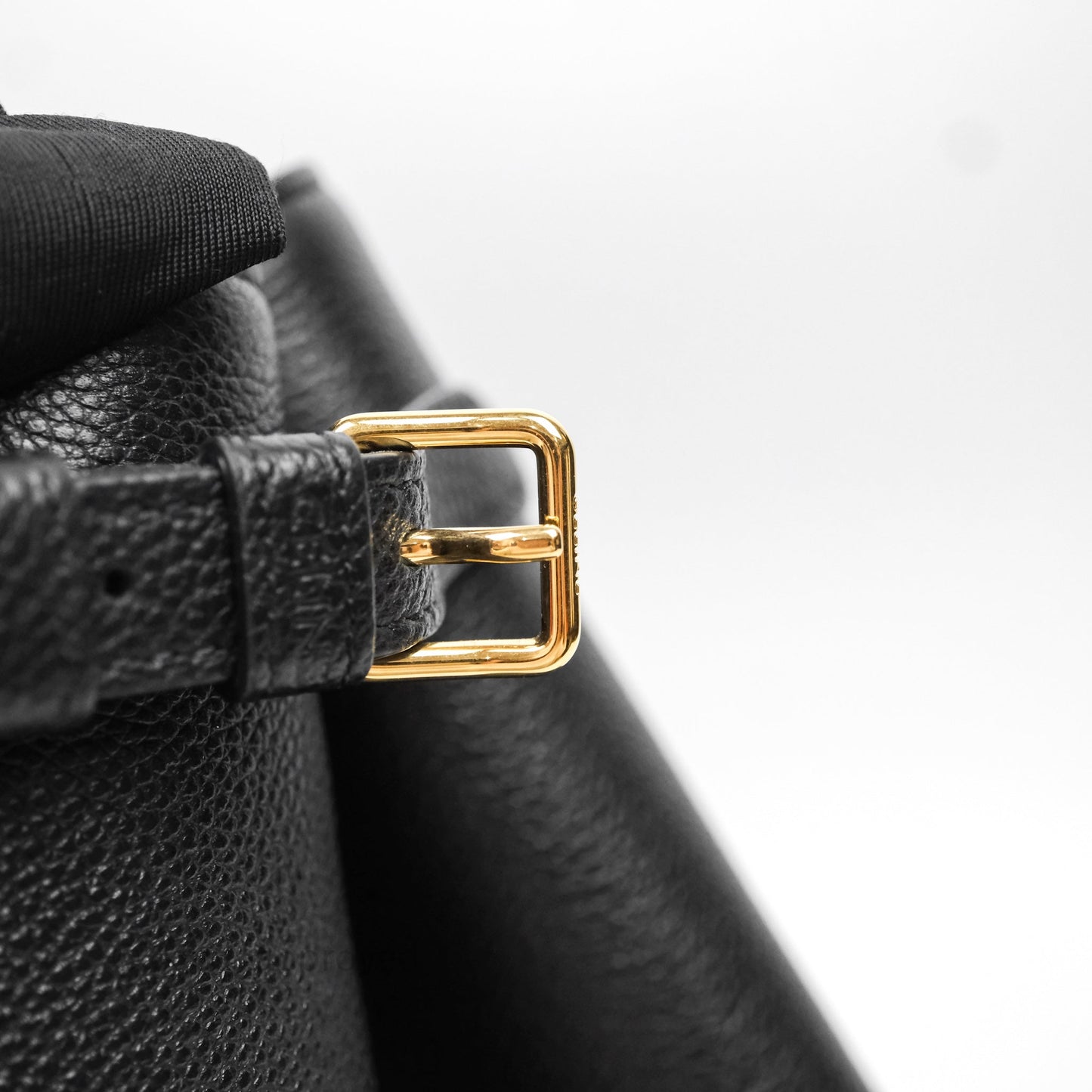 Celine Medium Cabas Anaïs Cuir Triomphe in Grained Calfskin Black