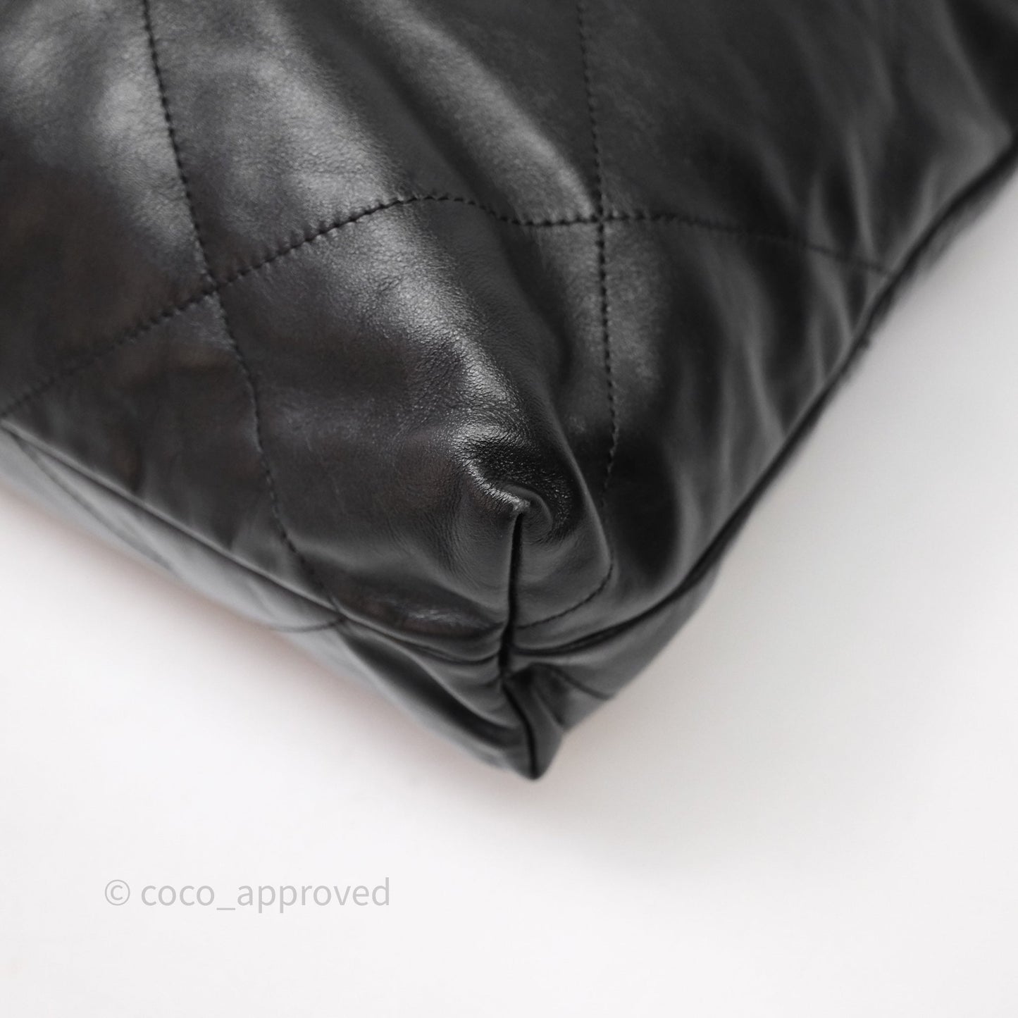 Chanel 22 Bag Medium Black Crumpled Calfskin Aged Gold Hardware