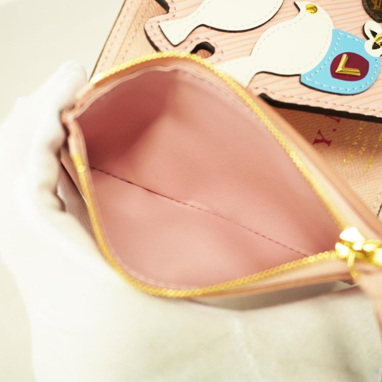 Louis Vuitton  Leather Wallet  ()