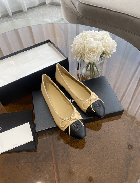 Luxury Chanel ballet flats beige black lambskin