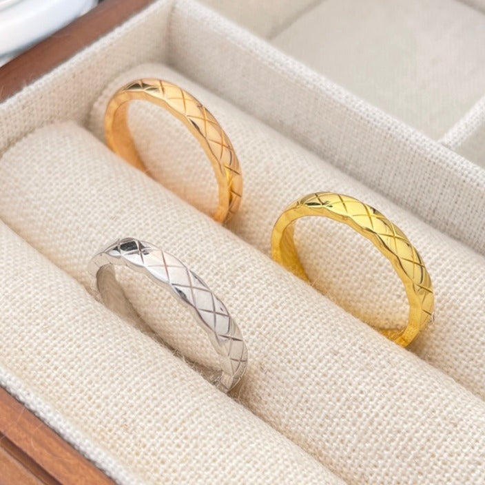 Luxury Chanel CRUSH MINI CLASSIC RING