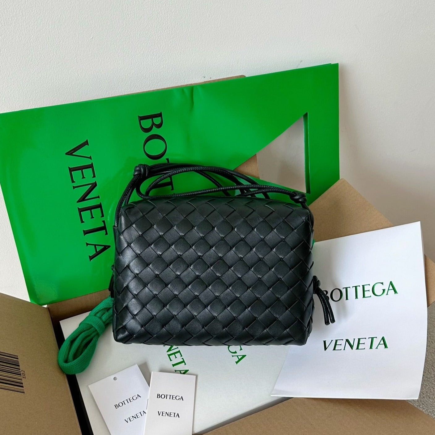 Luxury Bottega Veneta BV LOOP SMALL 23CM BLACK CALFSKIN