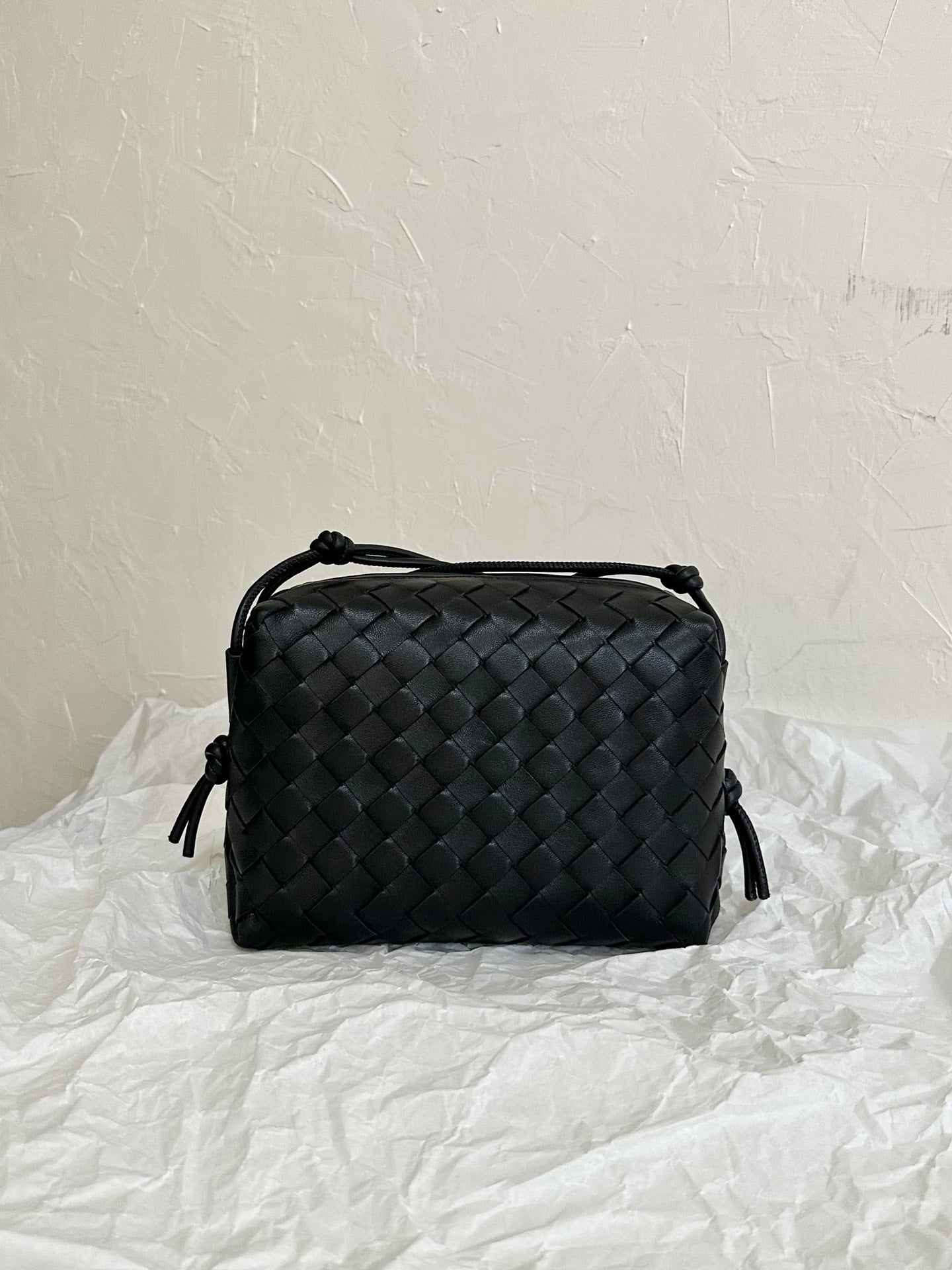 Luxury Bottega Veneta BV LOOP SMALL 23CM BLACK CALFSKIN