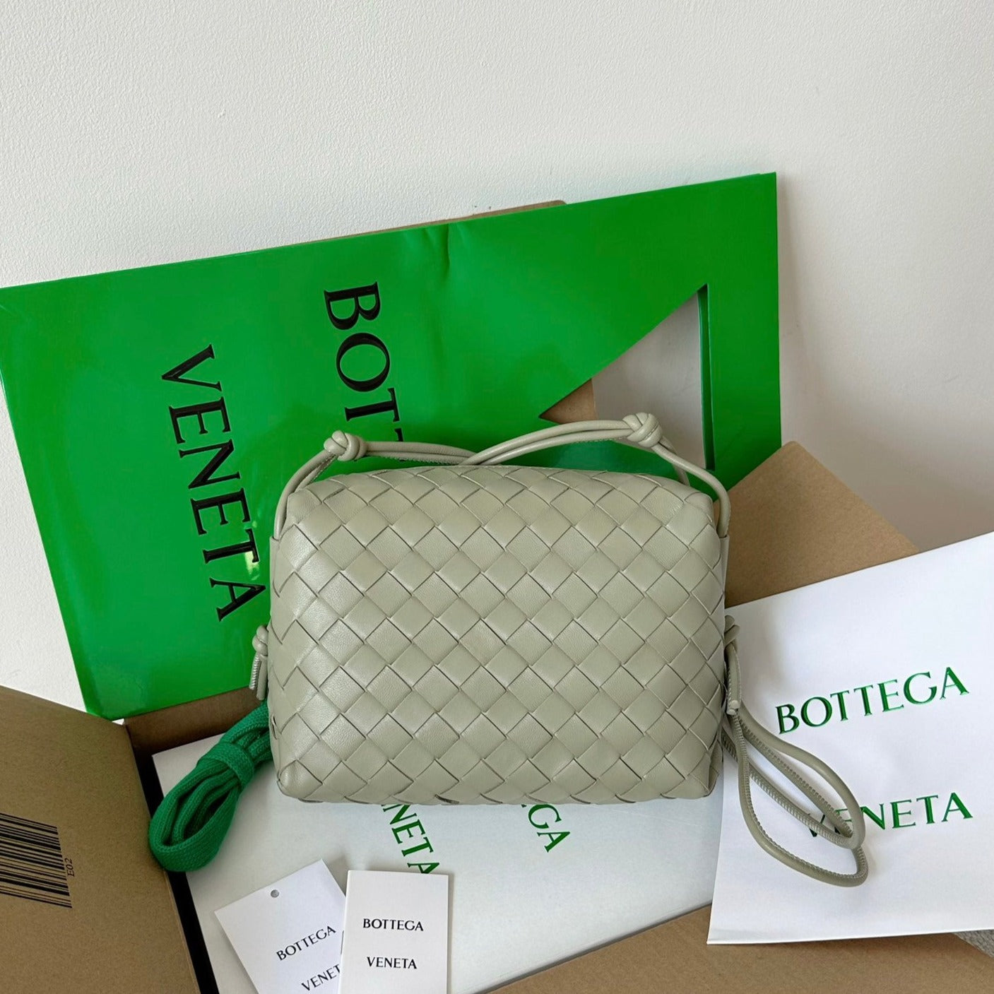 Luxury Bottega Veneta BV LOOP SMALL 23CM KHAKI CALFSKIN