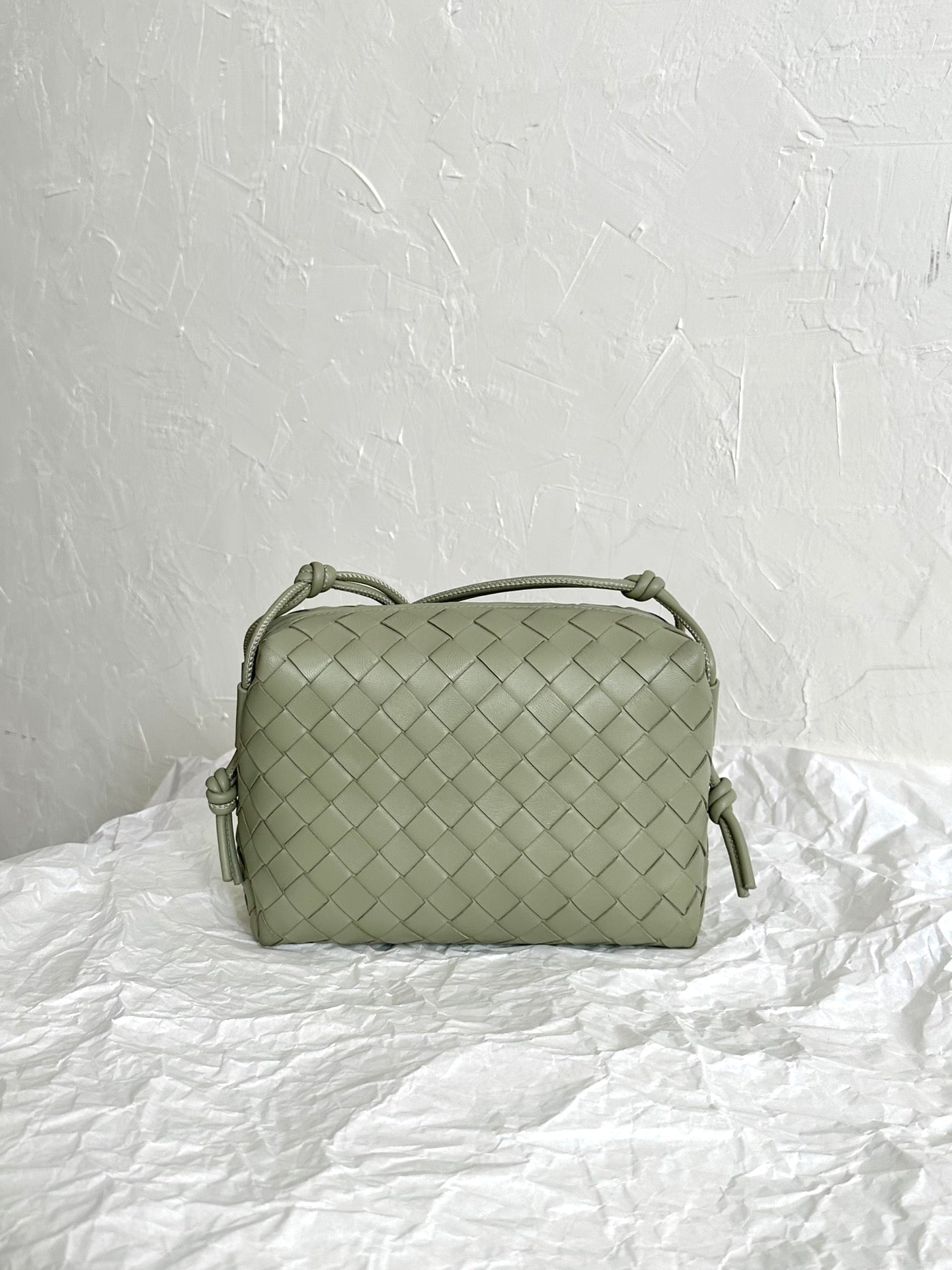 Luxury Bottega Veneta BV LOOP SMALL 23CM KHAKI CALFSKIN