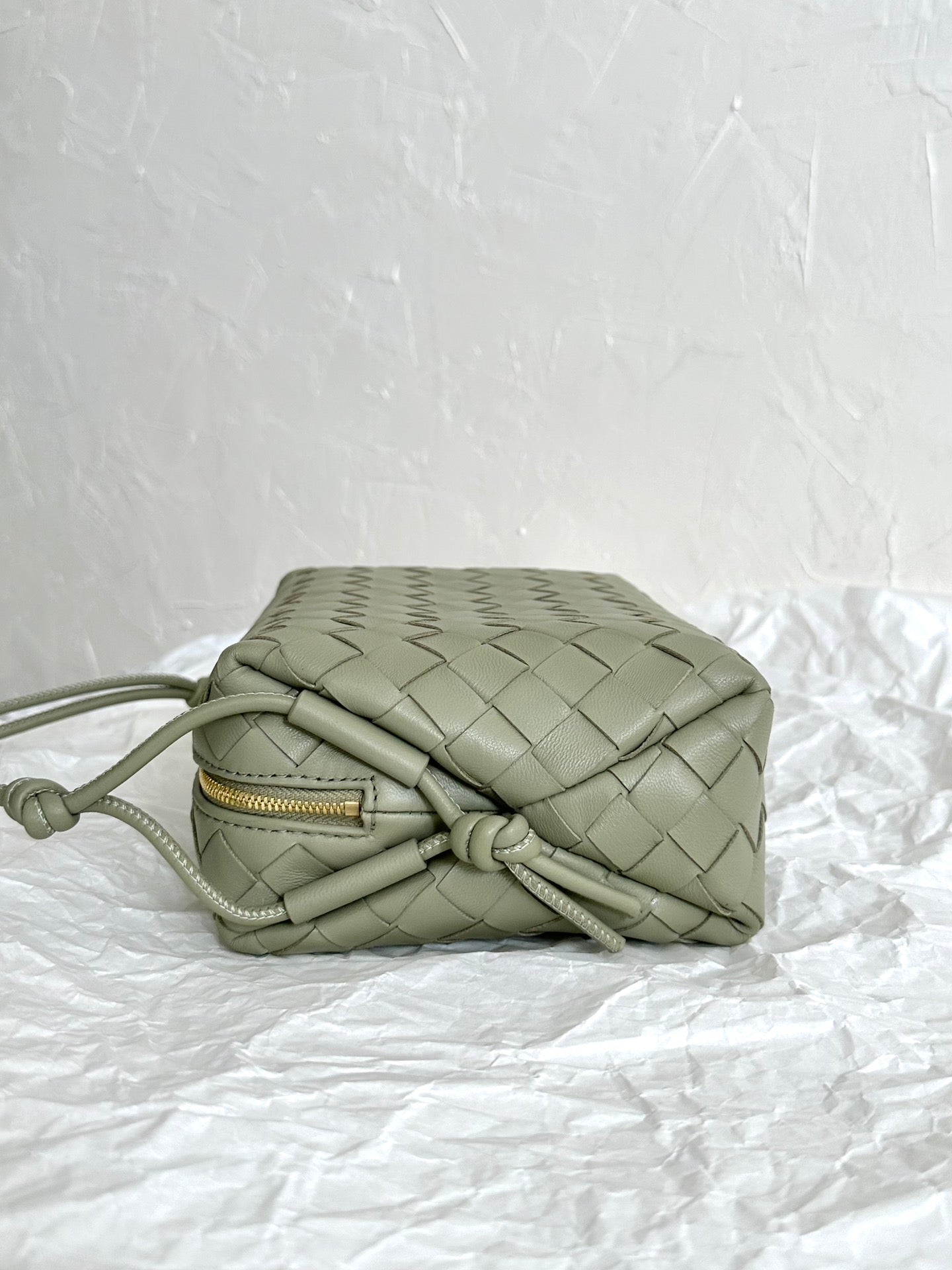 Luxury Bottega Veneta BV LOOP SMALL 23CM KHAKI CALFSKIN
