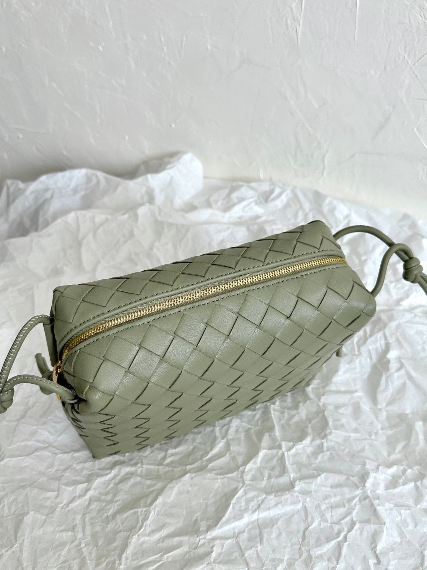 Luxury Bottega Veneta BV LOOP SMALL 23CM KHAKI CALFSKIN