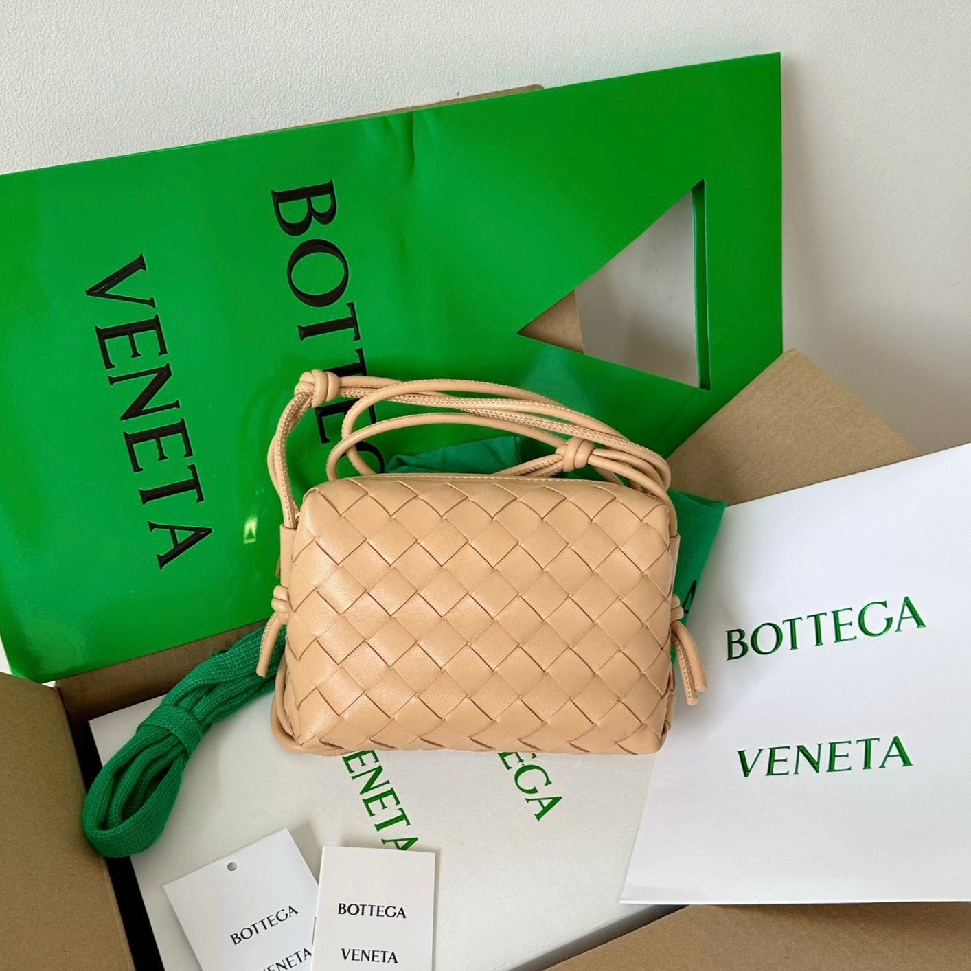 Luxury Bottega Veneta BV LOOP MINI 17CM BEIGE CALFSKIN