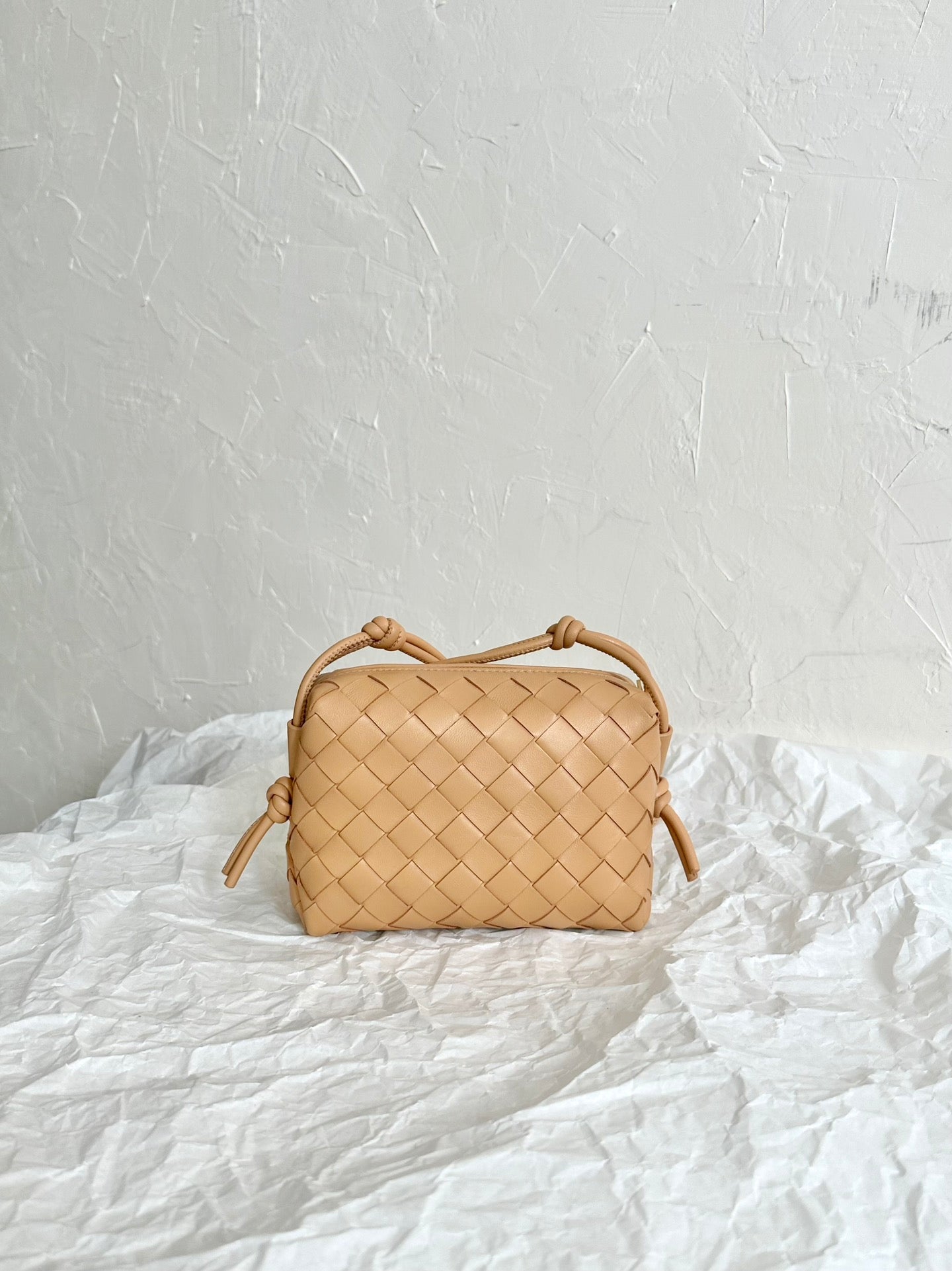 Luxury Bottega Veneta BV LOOP MINI 17CM BEIGE CALFSKIN