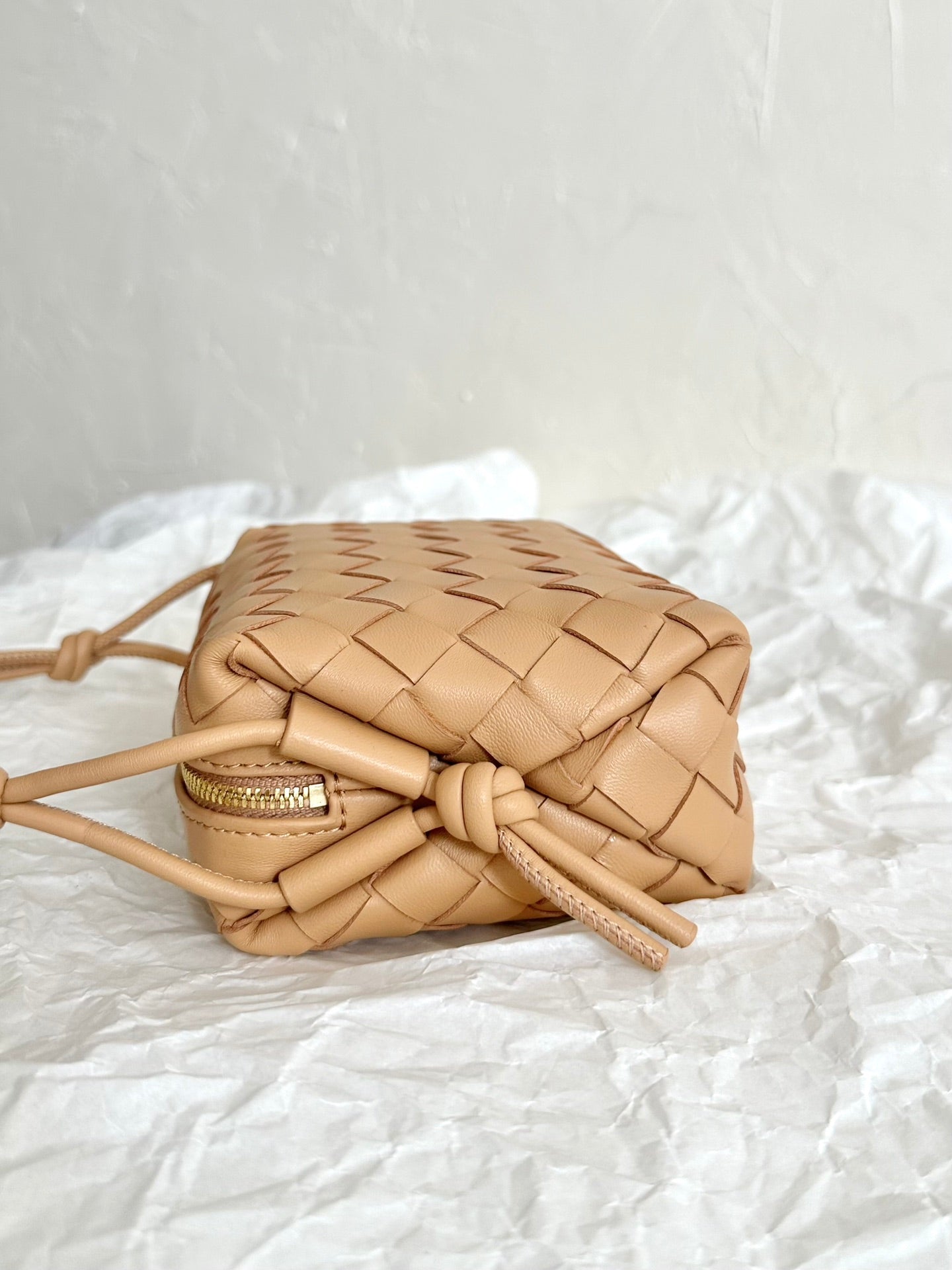 Luxury Bottega Veneta BV LOOP MINI 17CM BEIGE CALFSKIN