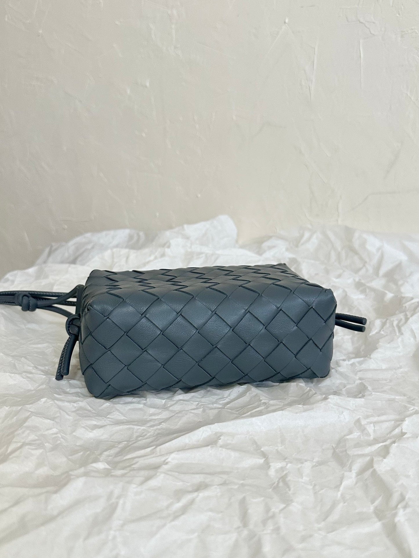 Luxury Bottega Veneta BV LOOP MINI 17CM GREY CALFSKIN