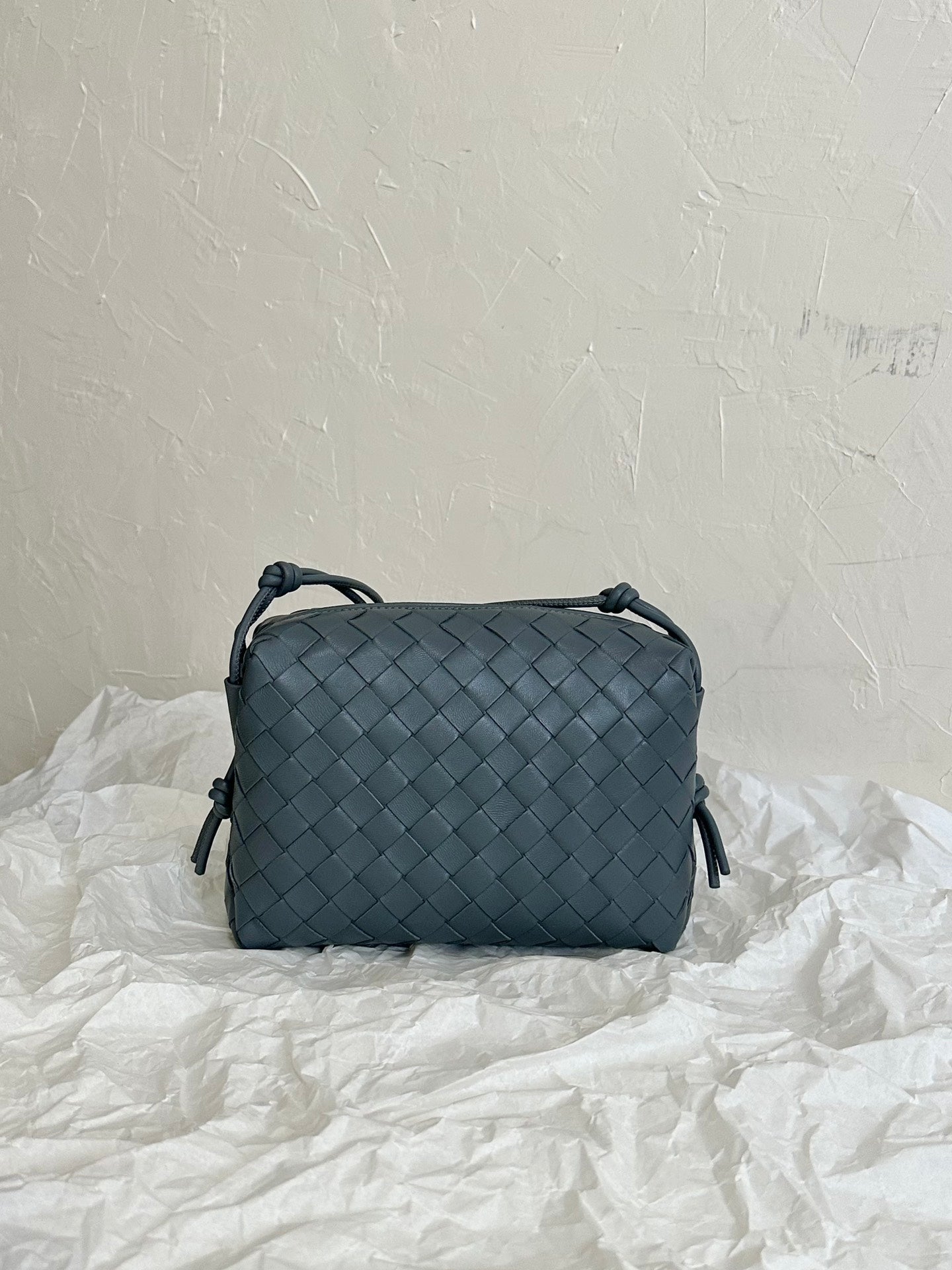 Luxury Bottega Veneta BV LOOP SMALL 23CM GREY CALFSKIN