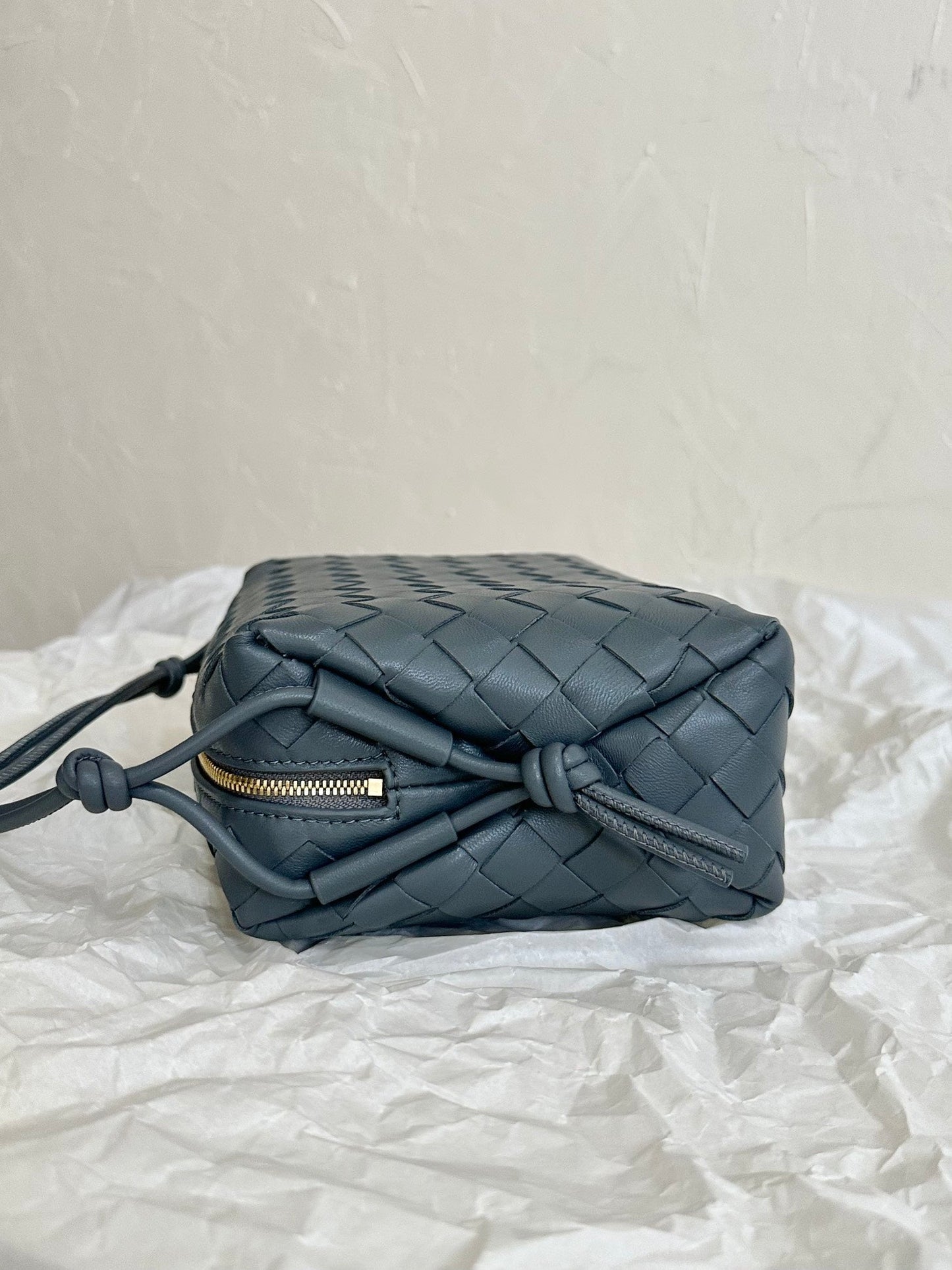 Luxury Bottega Veneta BV LOOP SMALL 23CM GREY CALFSKIN