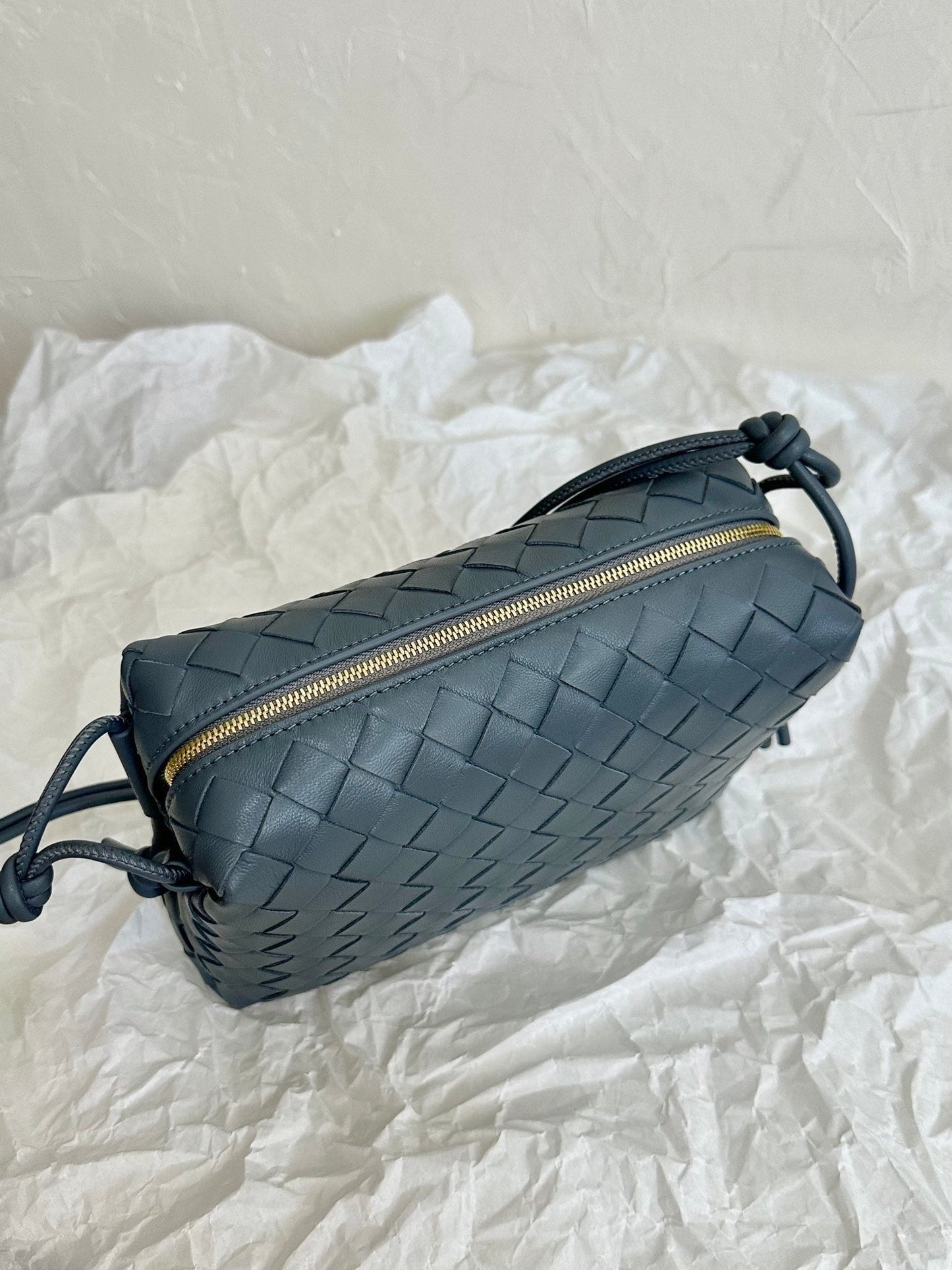Luxury Bottega Veneta BV LOOP SMALL 23CM GREY CALFSKIN