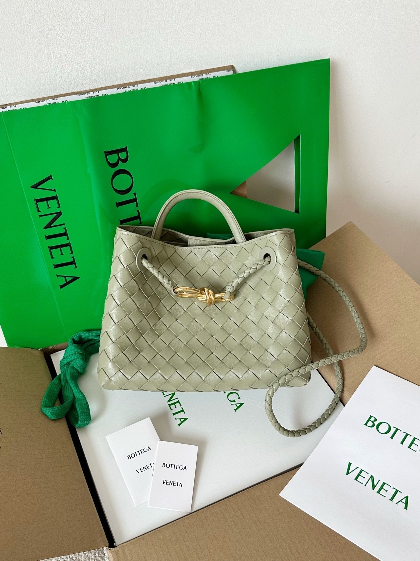Luxury Bottega Veneta BV SMALL ANDIAMO 25CM LIGHT GREEN LAMBSKIN