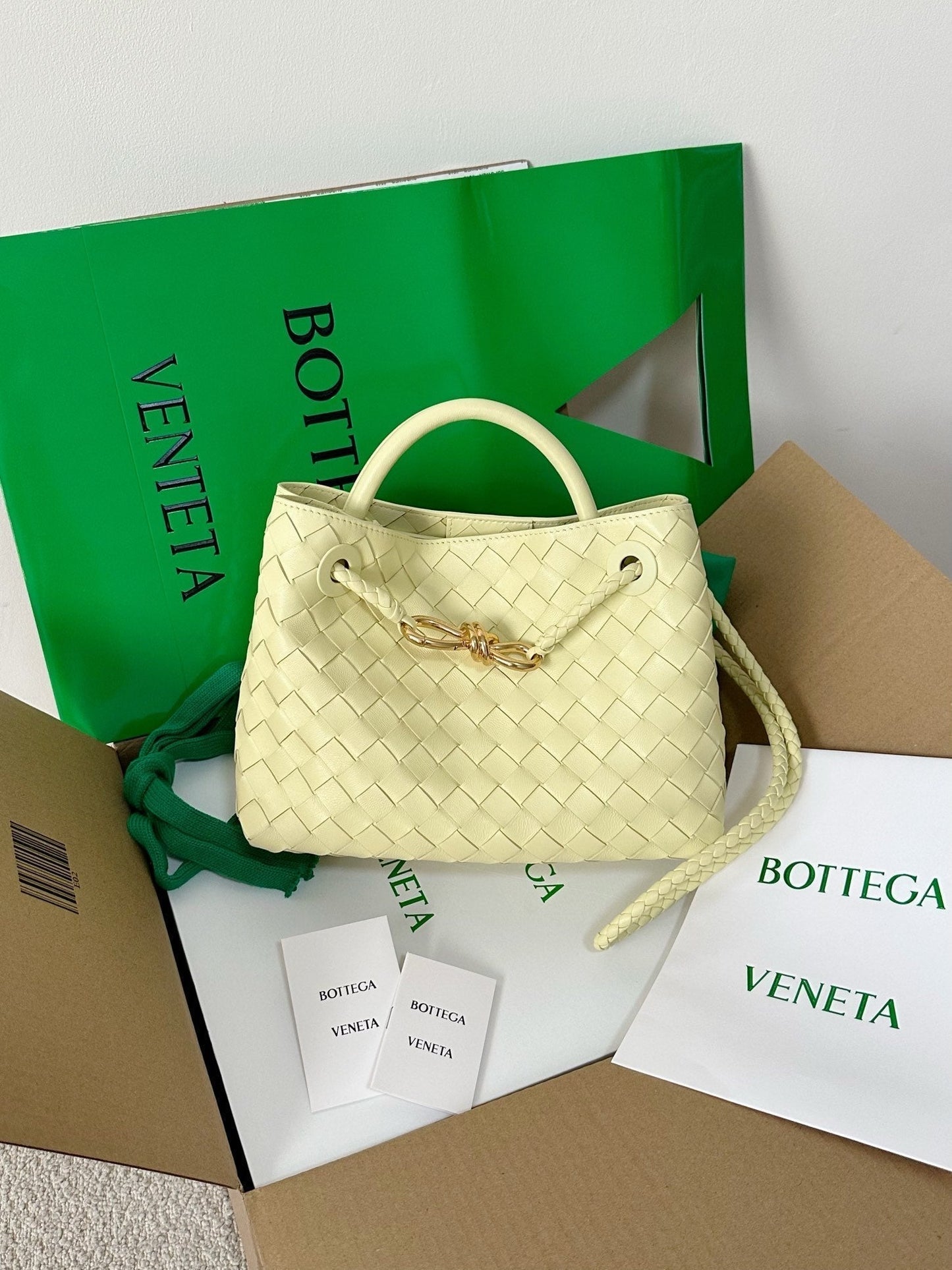 Luxury Bottega Veneta BV SMALL ANDIAMO 25CM LIGHT YELLOW LAMBSKIN