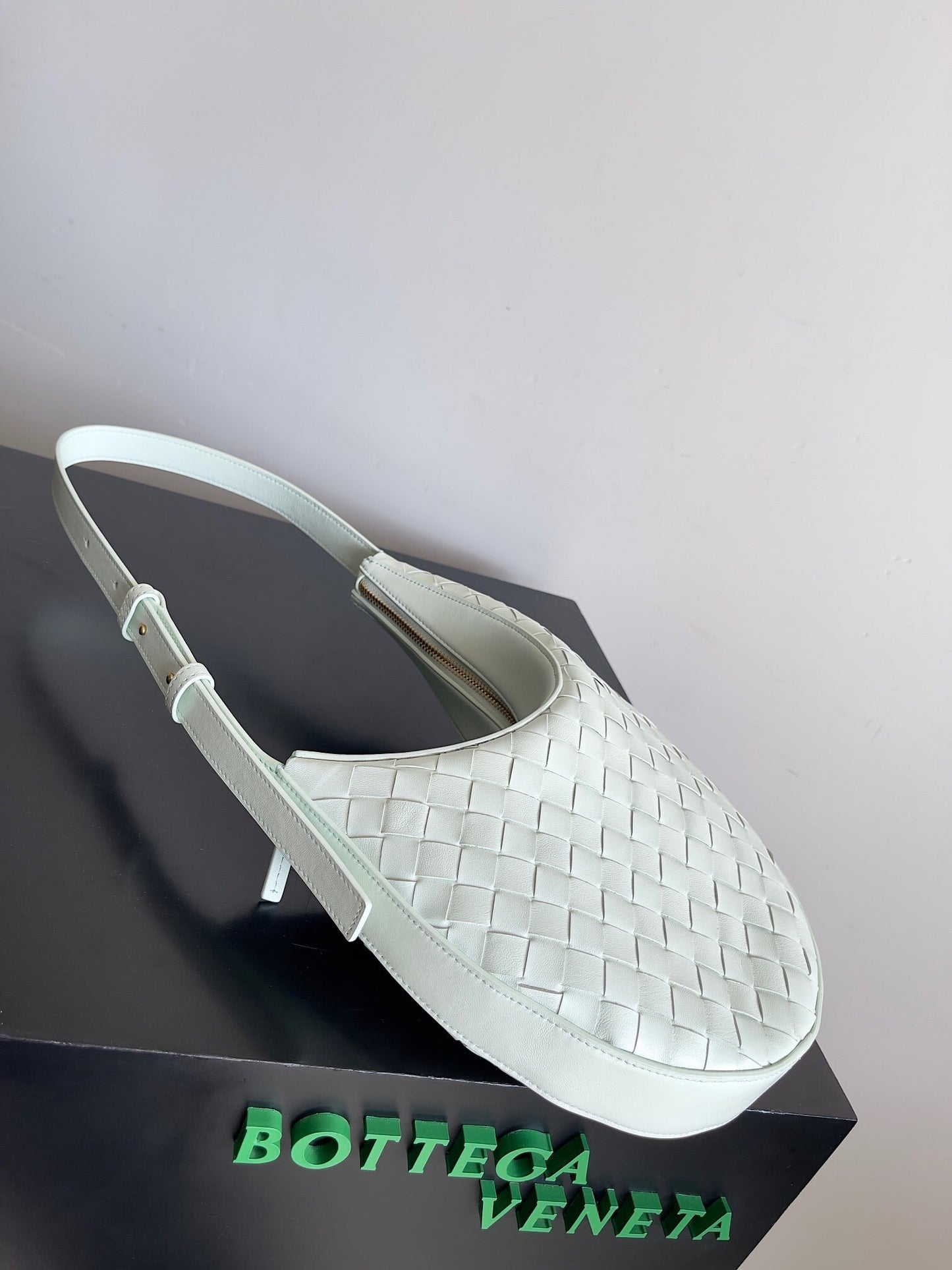 Luxury Bottega Veneta BV SMALL DROP 32CM LIGHT BLUE LAMBSKIN