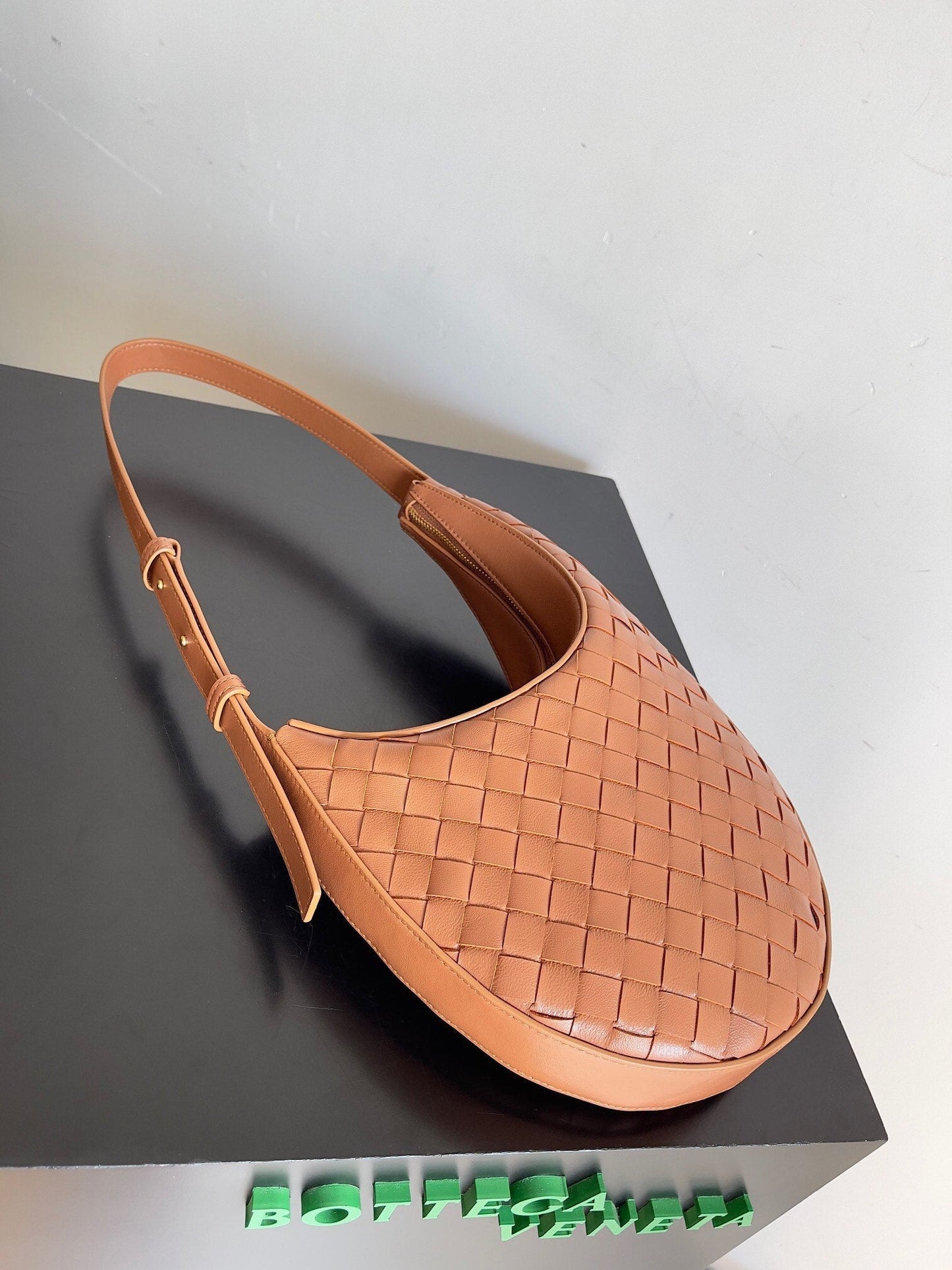 Luxury Bottega Veneta BV SMALL DROP 32CM BROWN LAMBSKIN