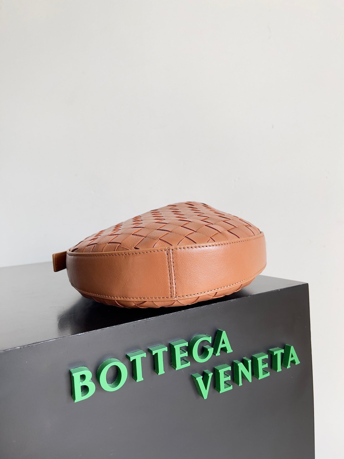 Luxury Bottega Veneta BV SMALL DROP 32CM BROWN LAMBSKIN