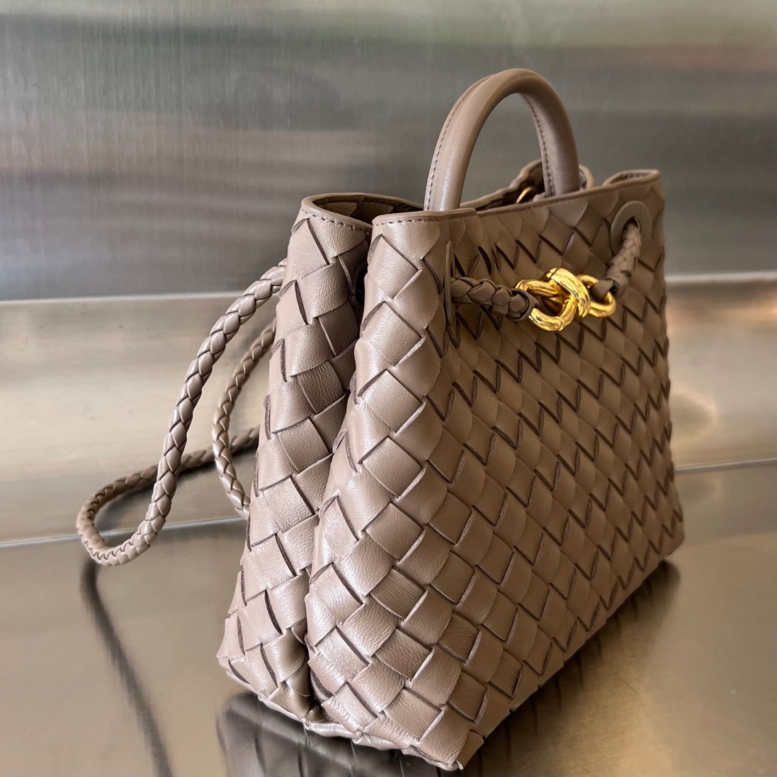 Luxury Bottega Veneta BV SMALL ANDIAMO 25CM CHOCOLATE LAMBSKIN