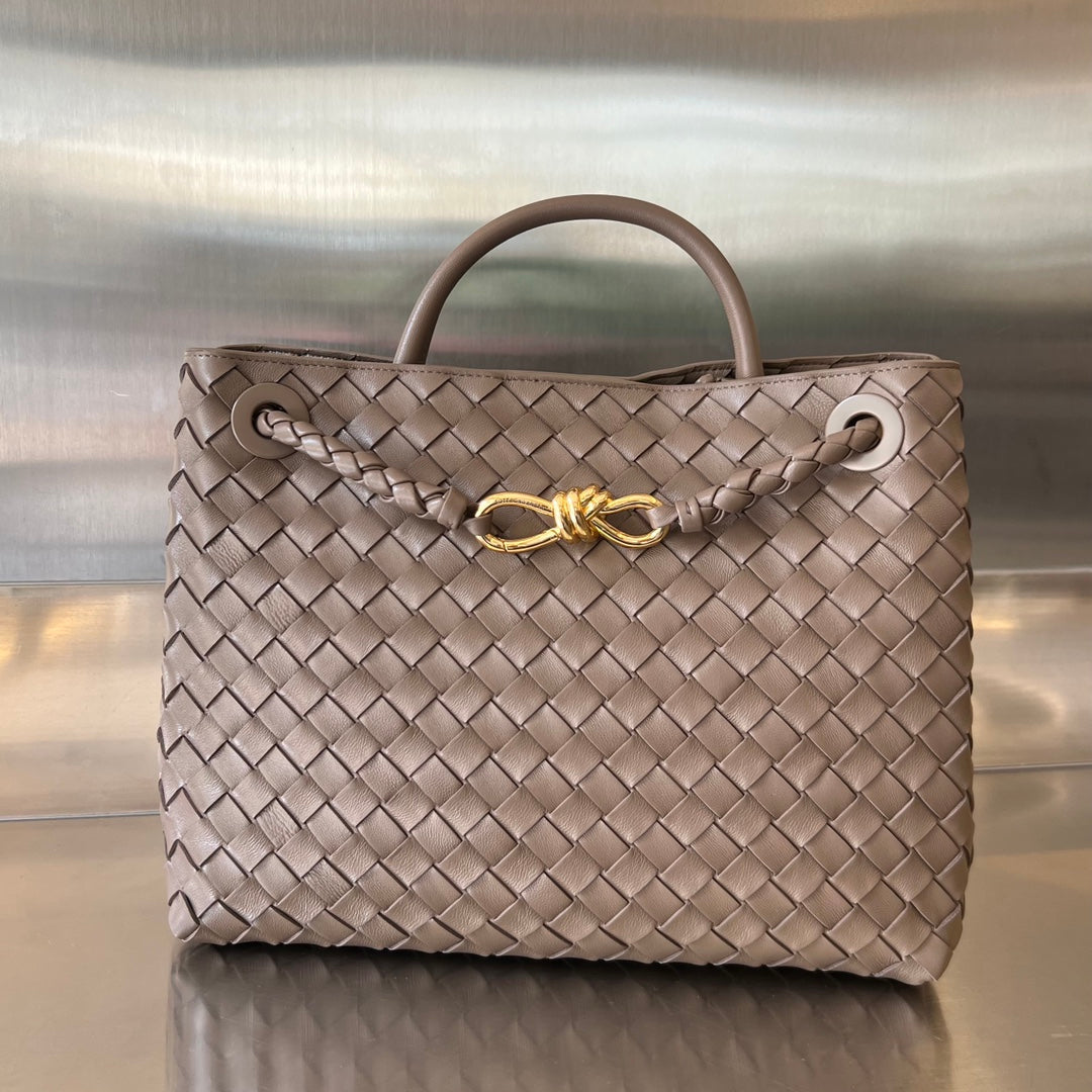 Luxury Bottega Veneta BV MEDIUM ANDIAMO 32CM CHOCOLATE LAMBSKIN