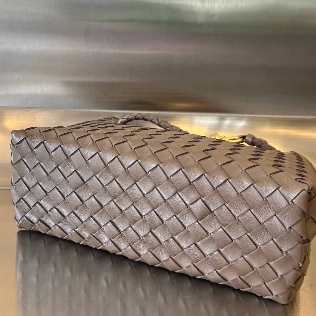 Luxury Bottega Veneta BV MEDIUM ANDIAMO 32CM CHOCOLATE LAMBSKIN