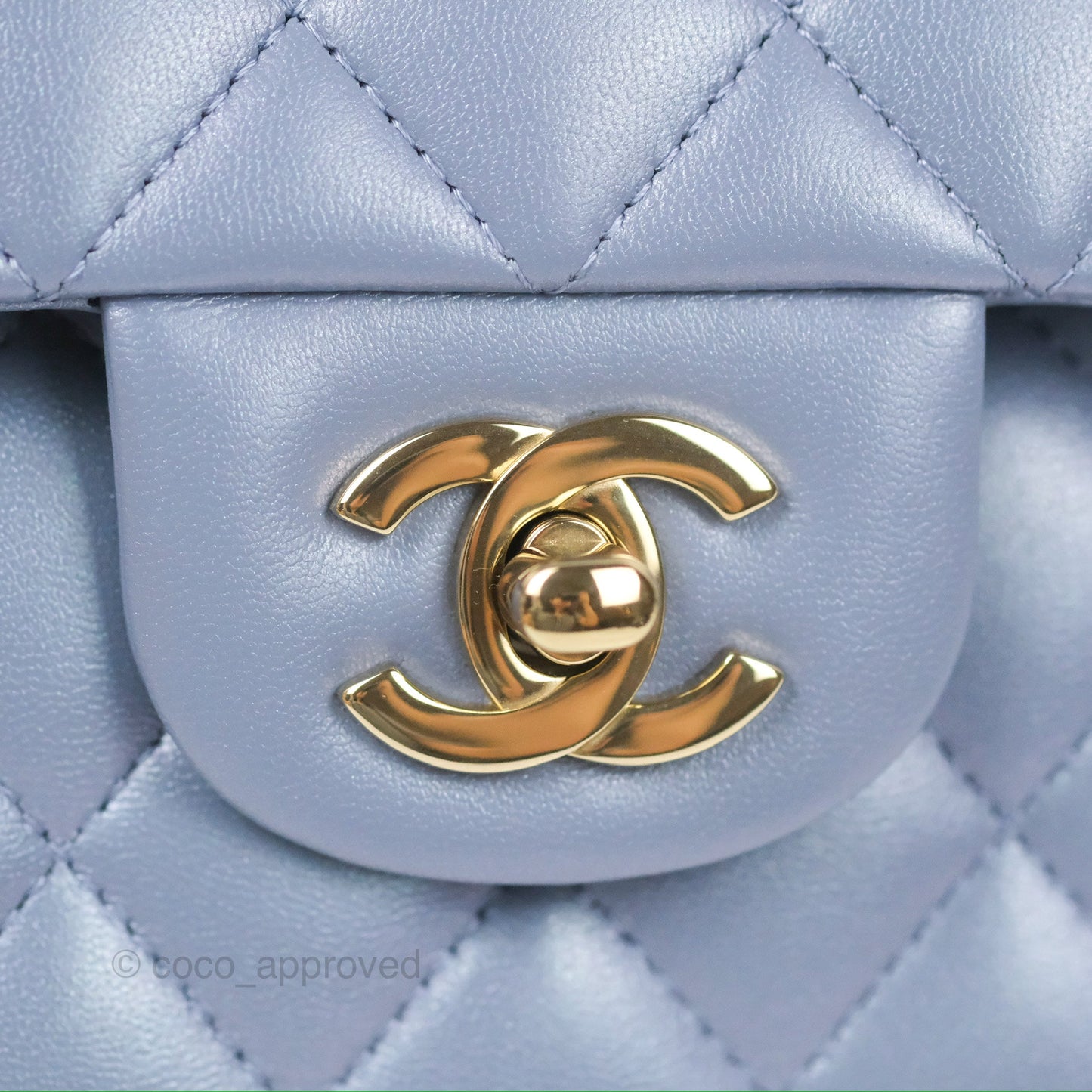 Chanel Classic M/L Medium Flap Quilted Iridescent Purple Lambskin Gold Hardware