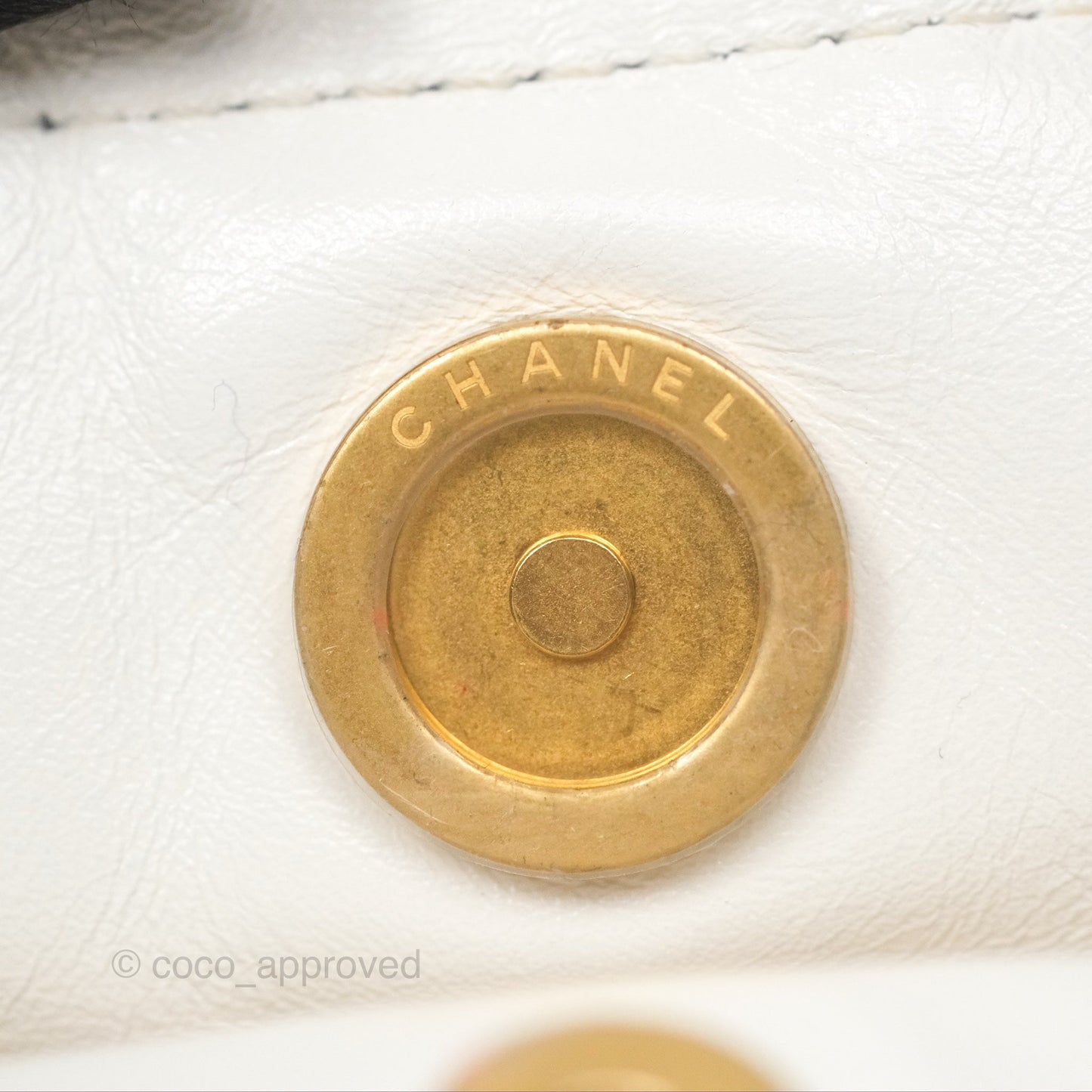 Chanel 22 Medium White Shiny Calfskin Aged Gold Hardware