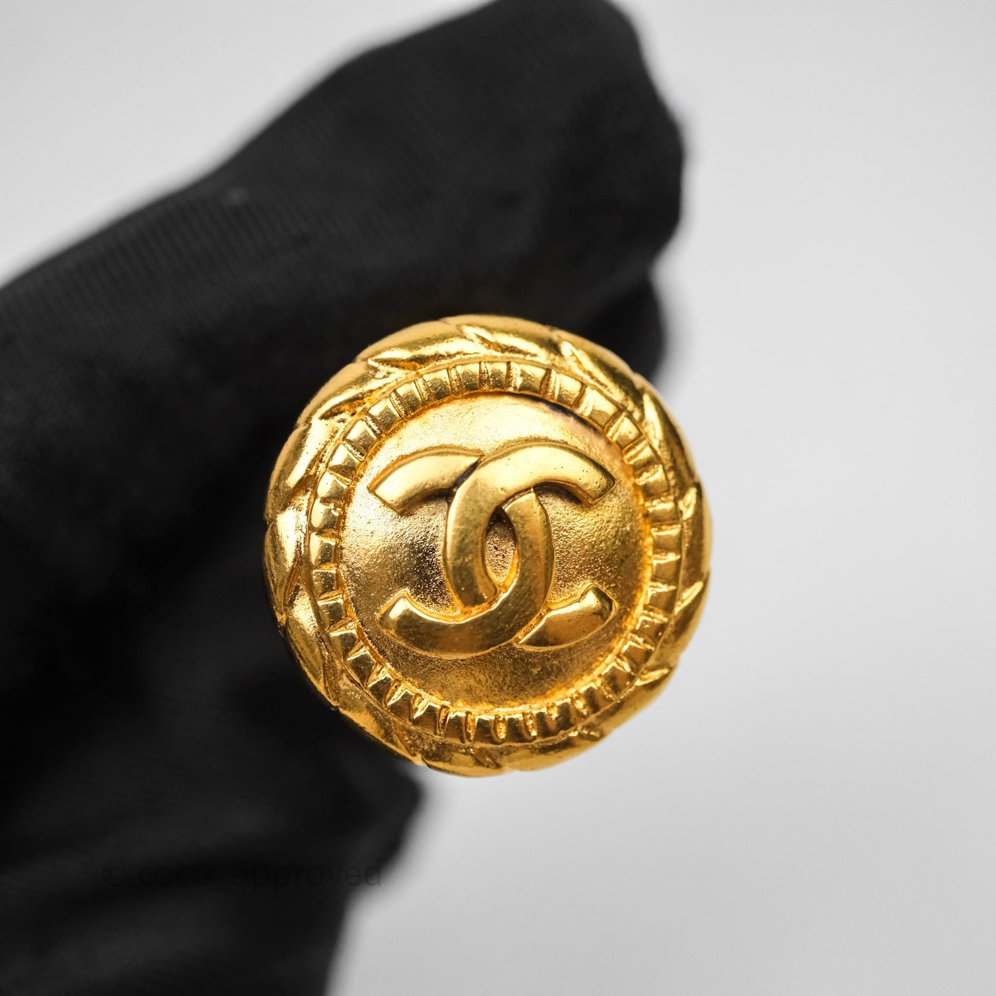 Chanel Vintage CC Round Clip On Earrings Gold Tone