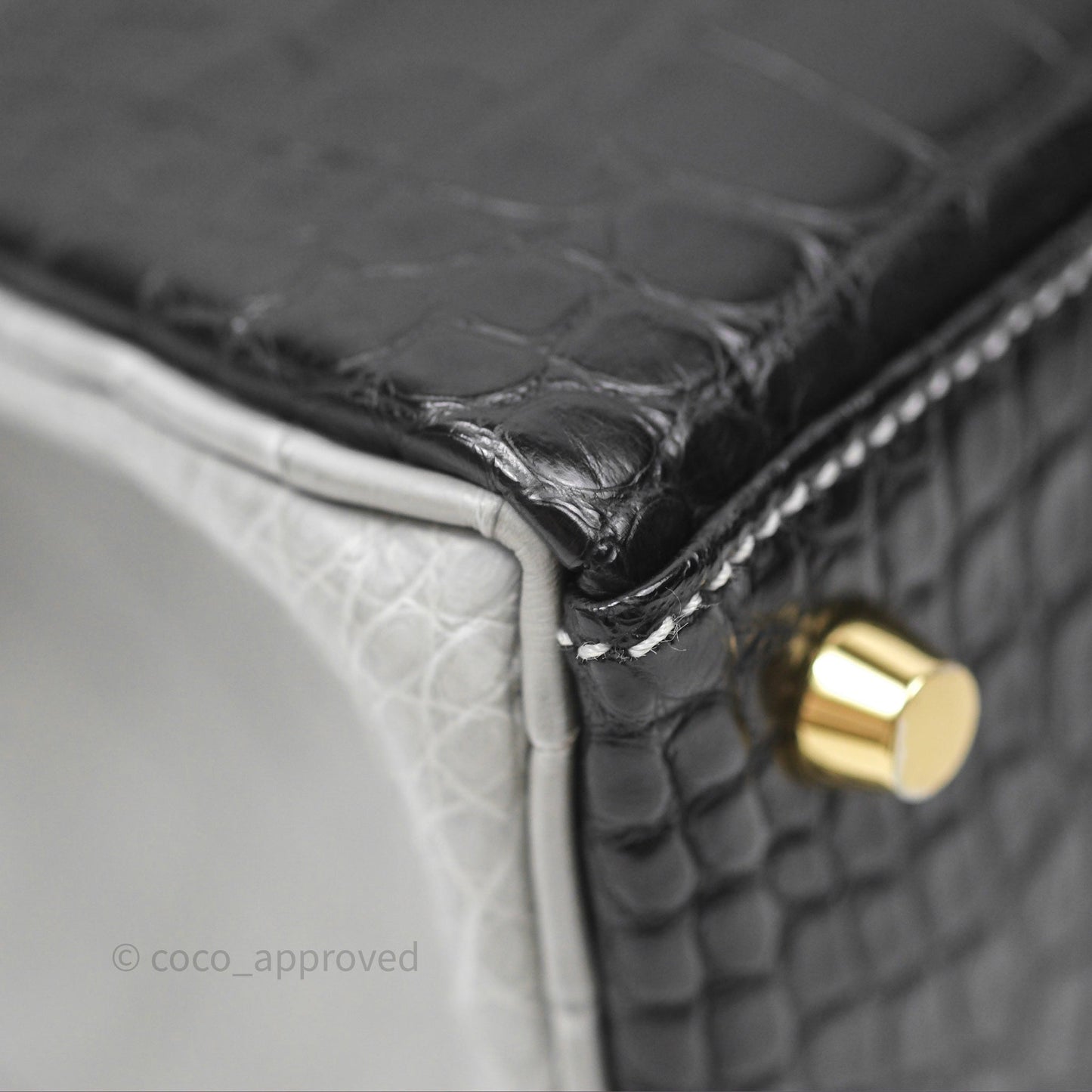 Hermès Retourne Kelly 25 Alligator Perso Noir 89 / Gris Mouette 4Z Brushed Gold Hardware