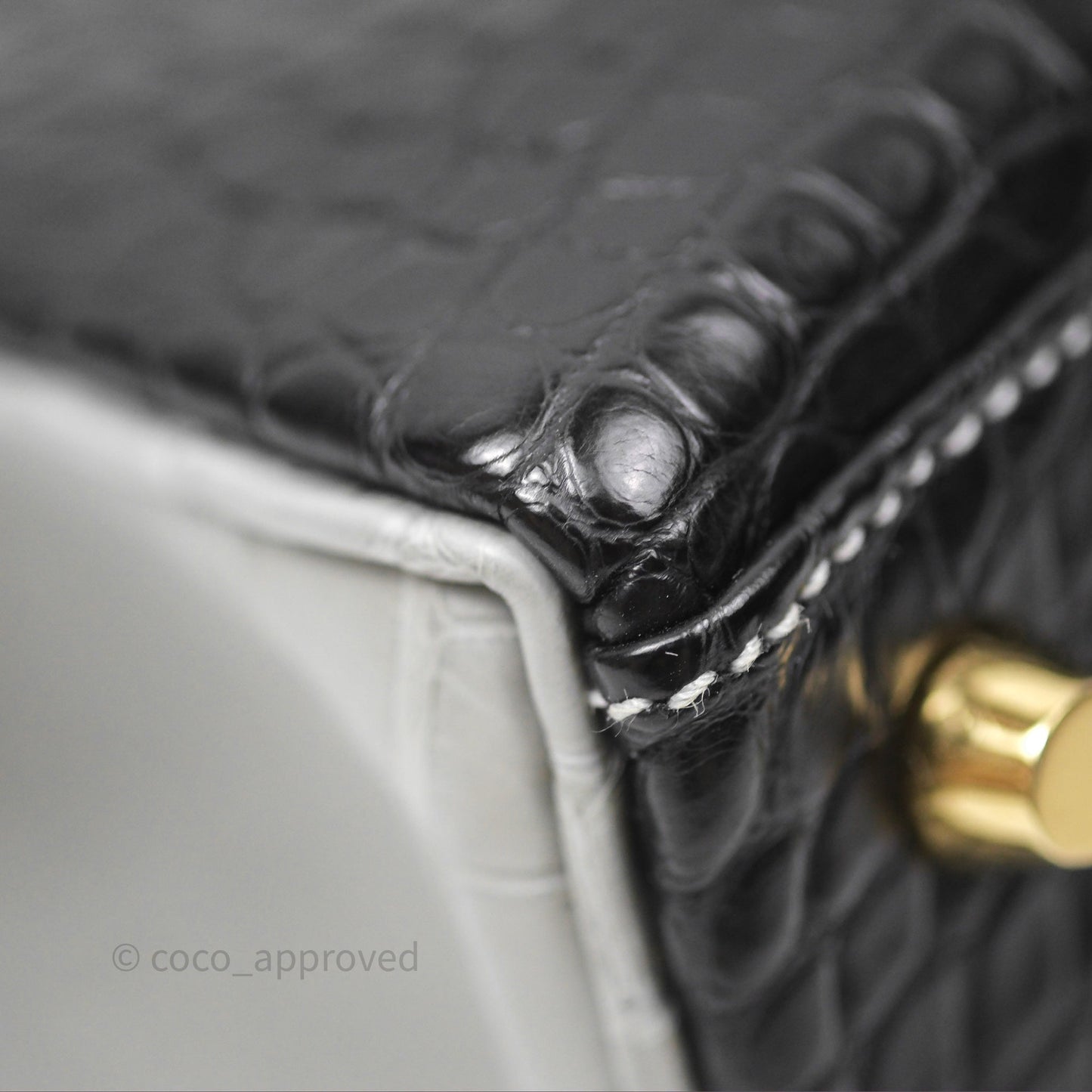 Hermès Retourne Kelly 25 Alligator Perso Noir 89 / Gris Mouette 4Z Brushed Gold Hardware