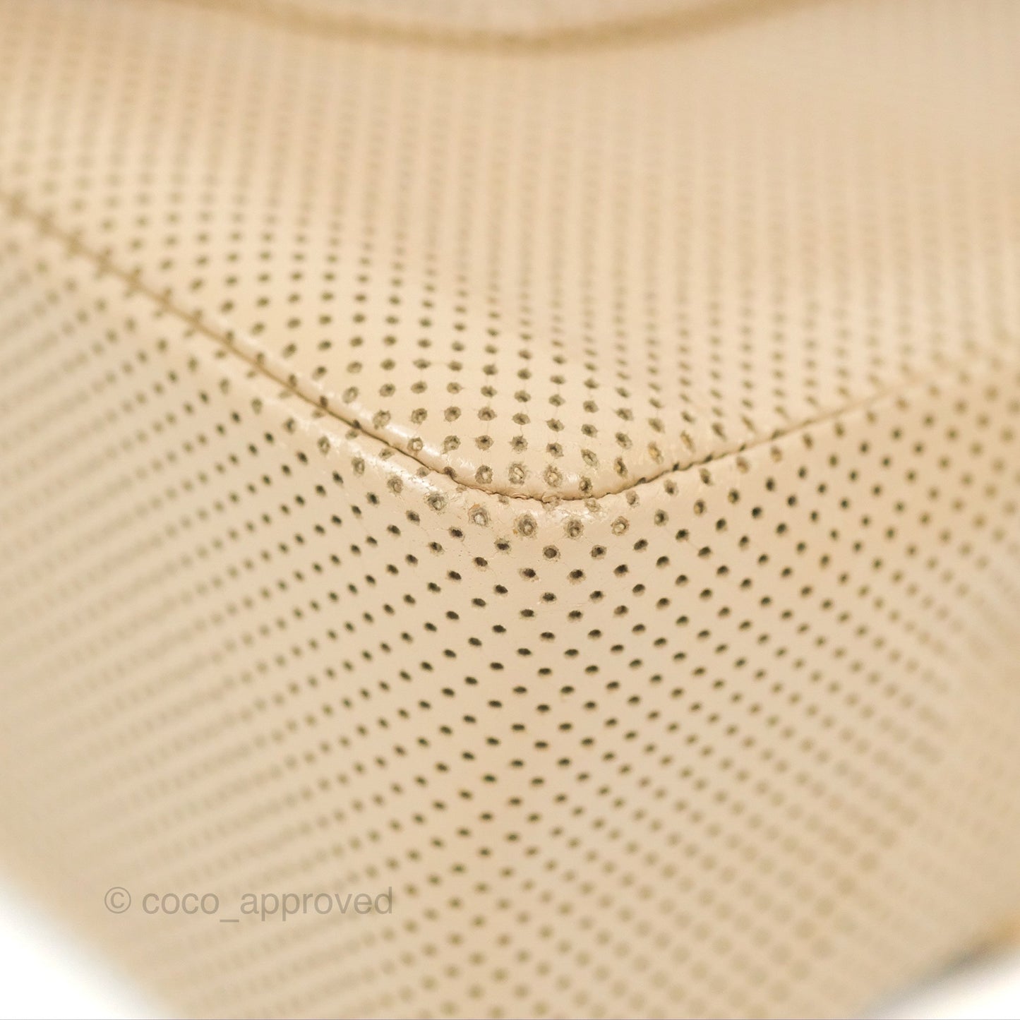 Chanel Vintage Medium Perforated Single Flap Beige/Red Matte Gold Hardware⁣⁣